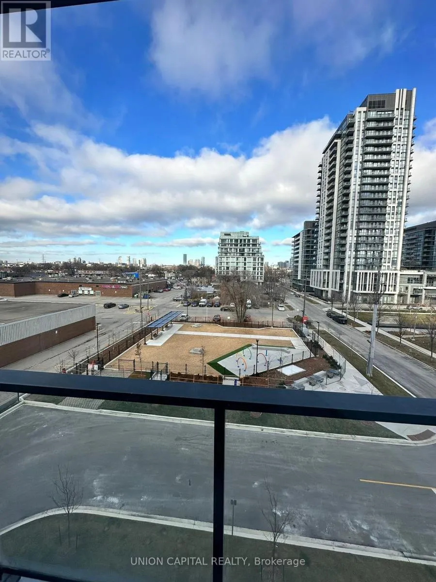 513 - 36 ZORRA STREET N