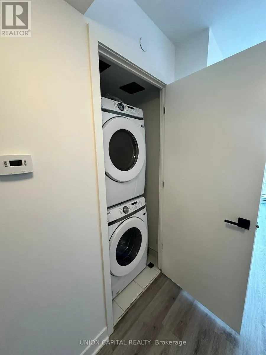 513 - 36 ZORRA STREET N