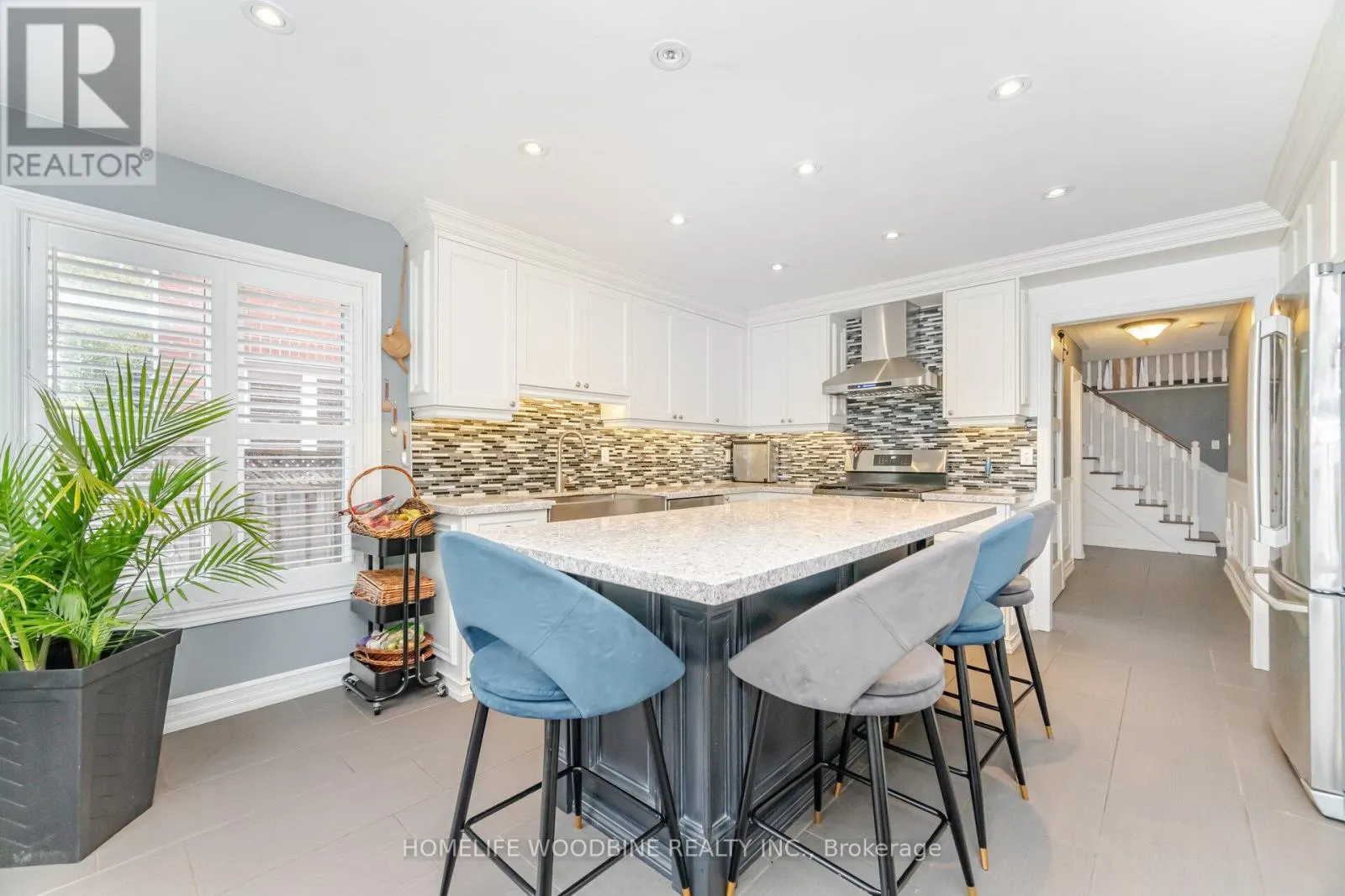 2546 BURNFORD TRAIL N