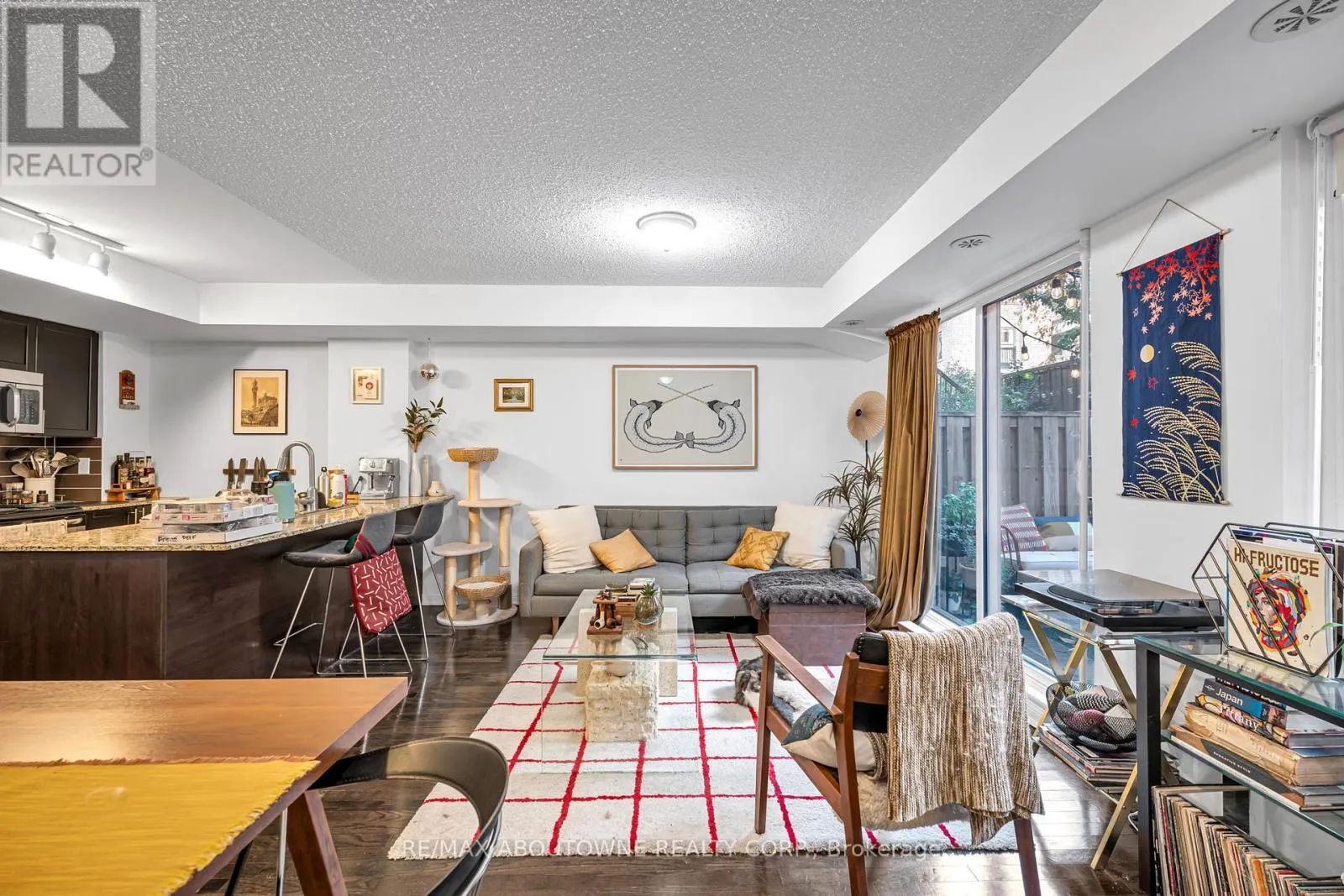 144 - 12 FOUNDRY AVENUE