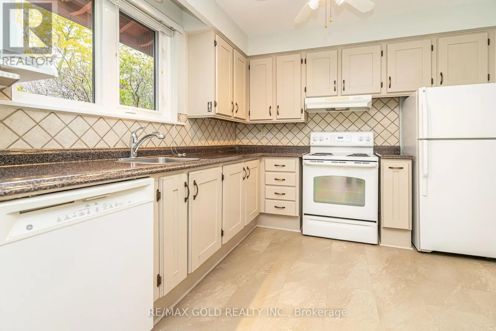 57 ALDERBURY CRESCENT