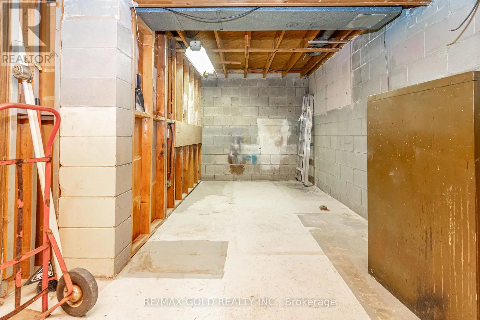 57 ALDERBURY CRESCENT