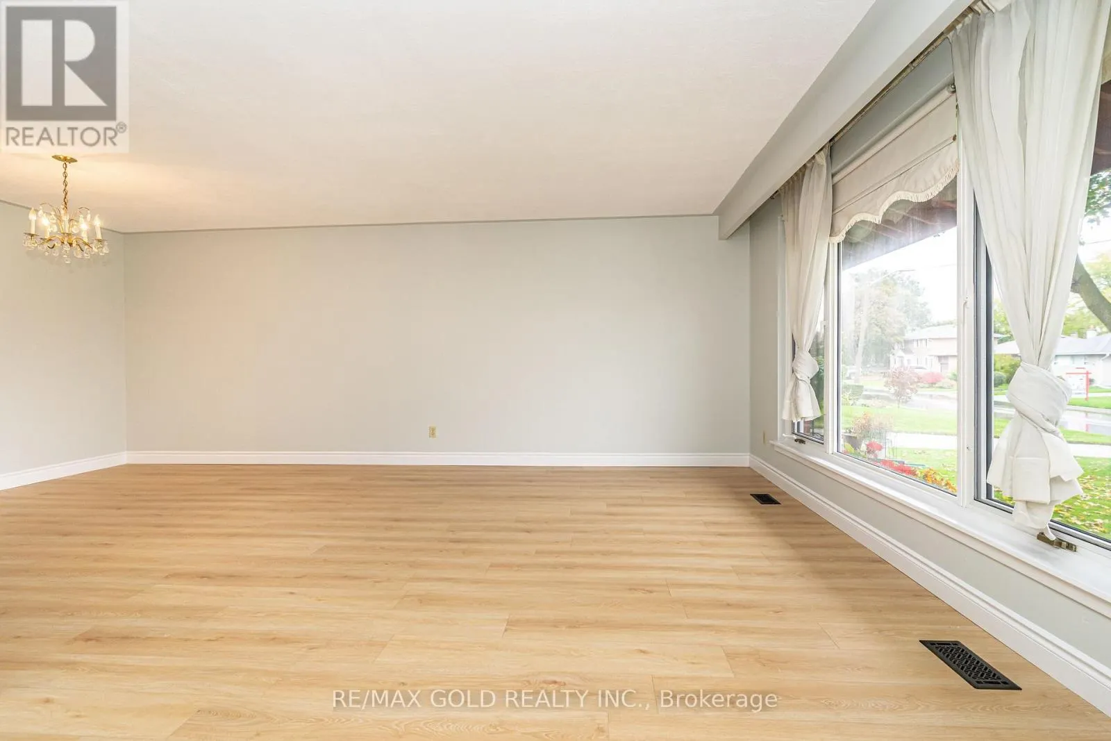 57 ALDERBURY CRESCENT