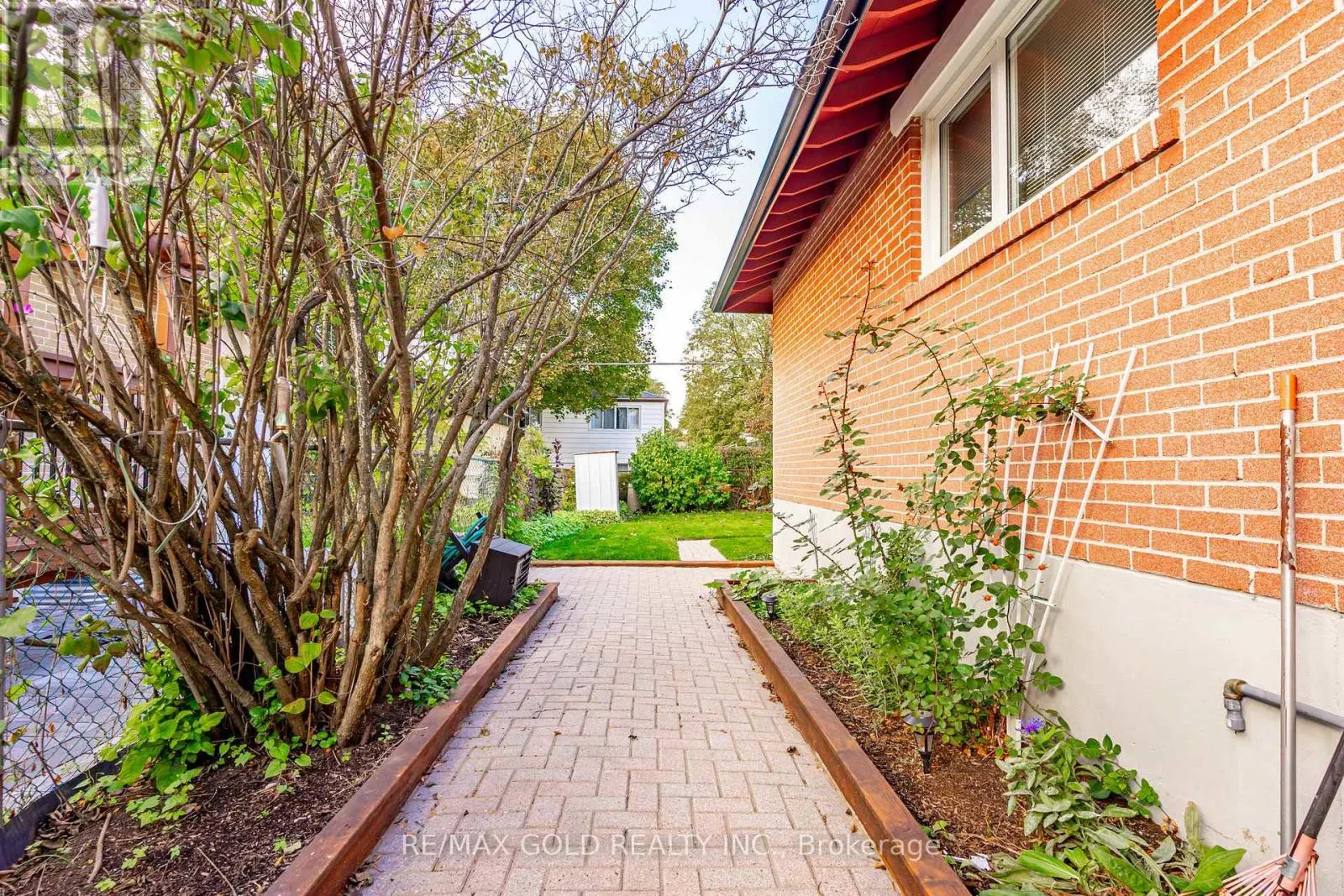 57 ALDERBURY CRESCENT