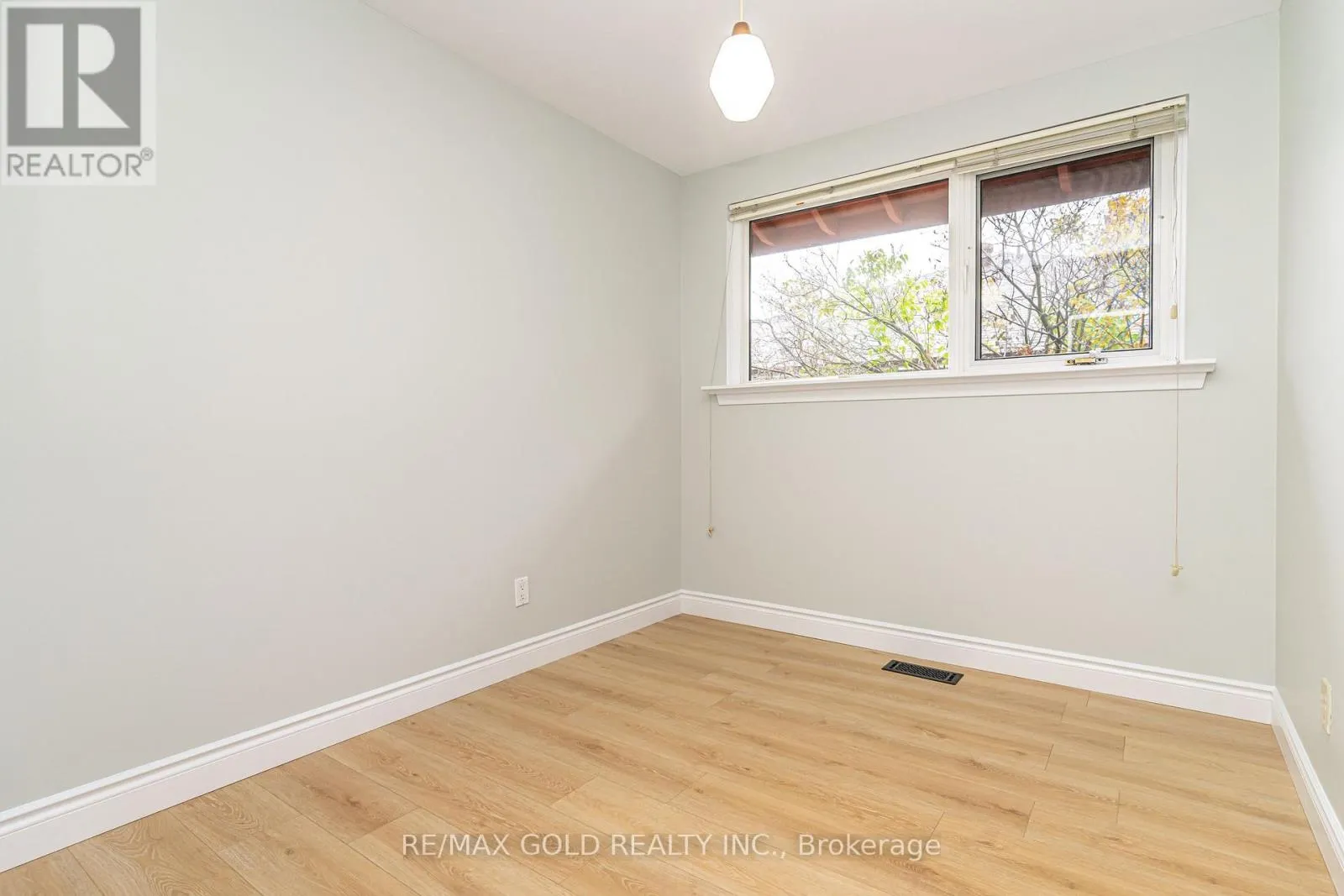 57 ALDERBURY CRESCENT