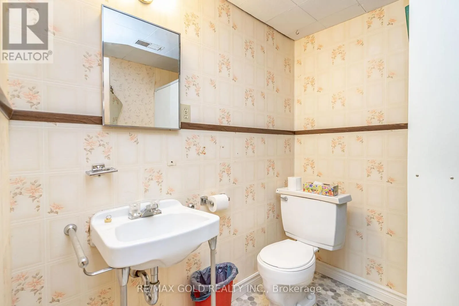 57 ALDERBURY CRESCENT