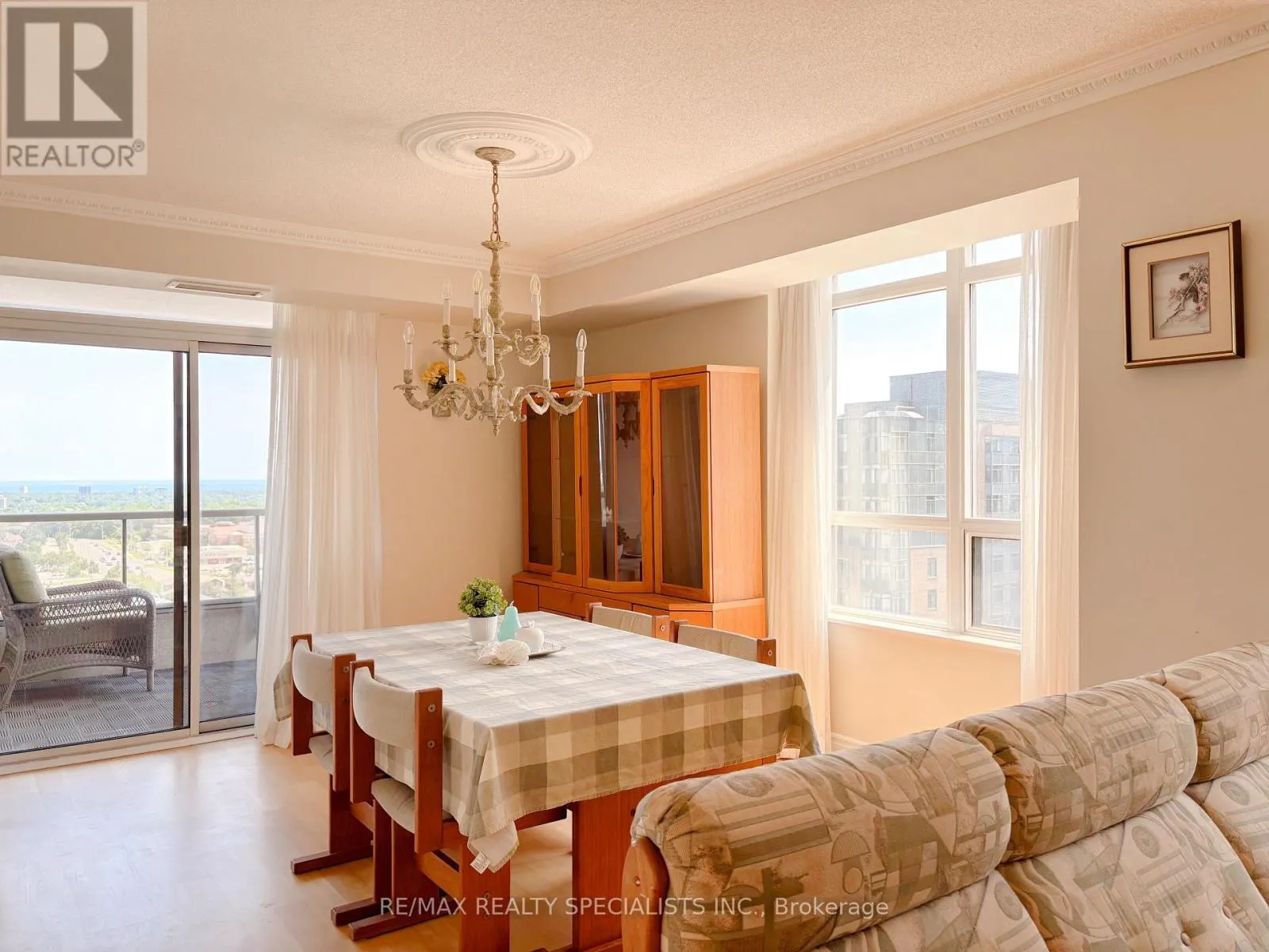 1415 - 3880 DUKE OF YORK BOULEVARD