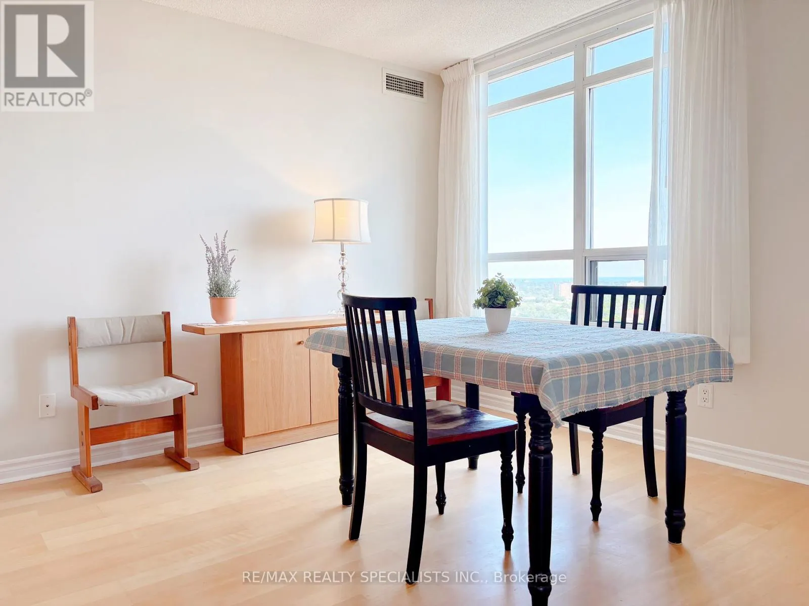 1415 - 3880 DUKE OF YORK BOULEVARD