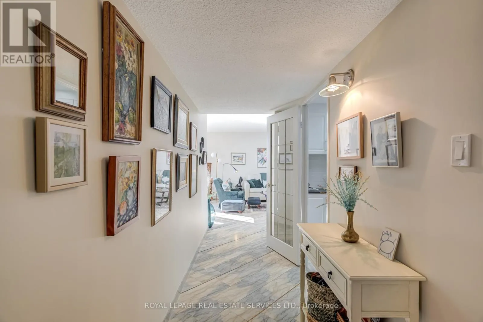 1905 - 2045 LAKE SHORE BOULEVARD W