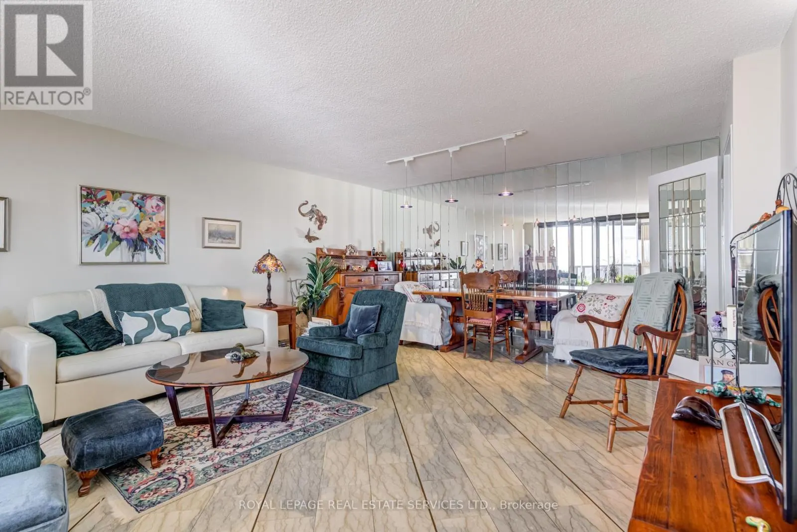 1905 - 2045 LAKE SHORE BOULEVARD W