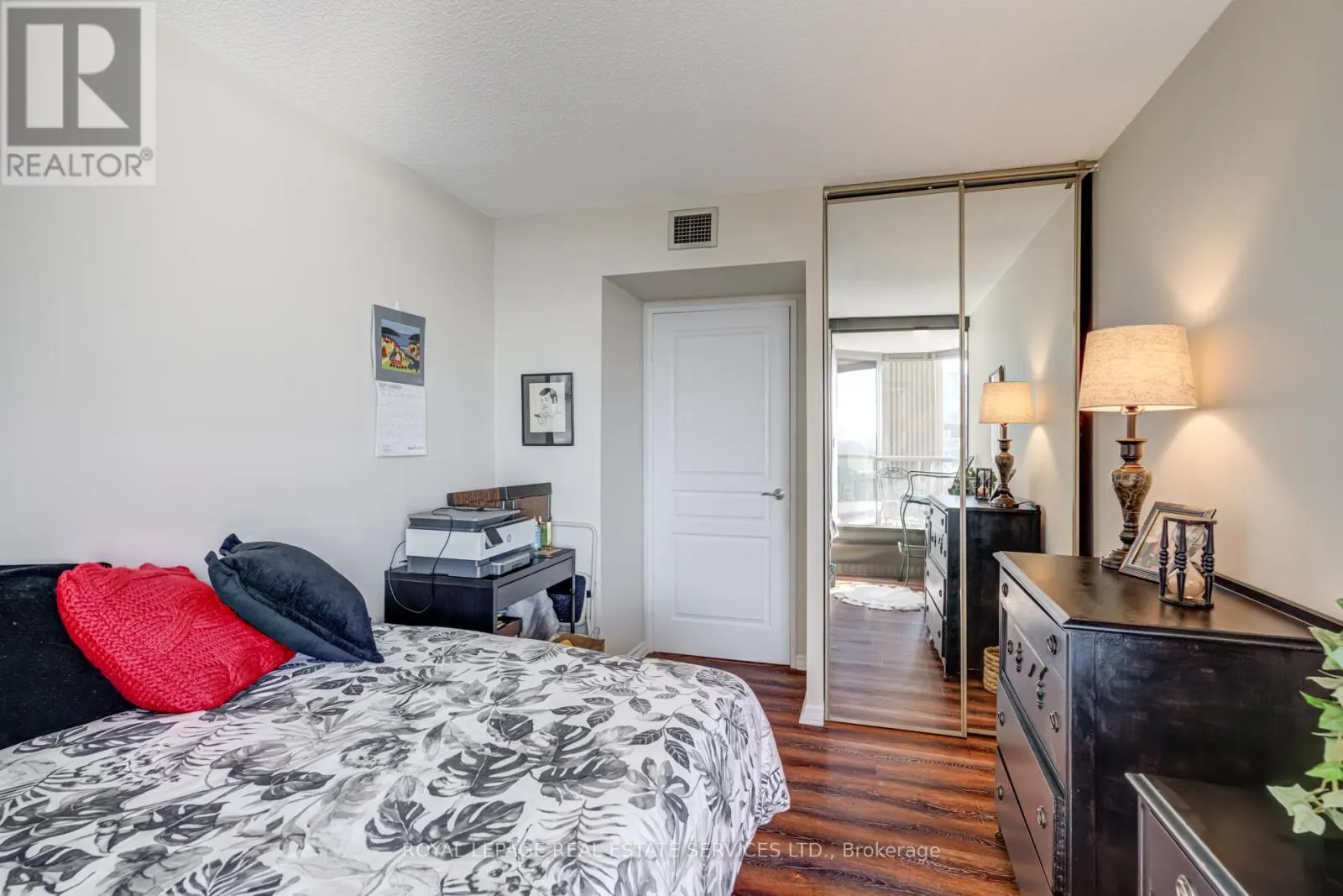 1905 - 2045 LAKE SHORE BOULEVARD W