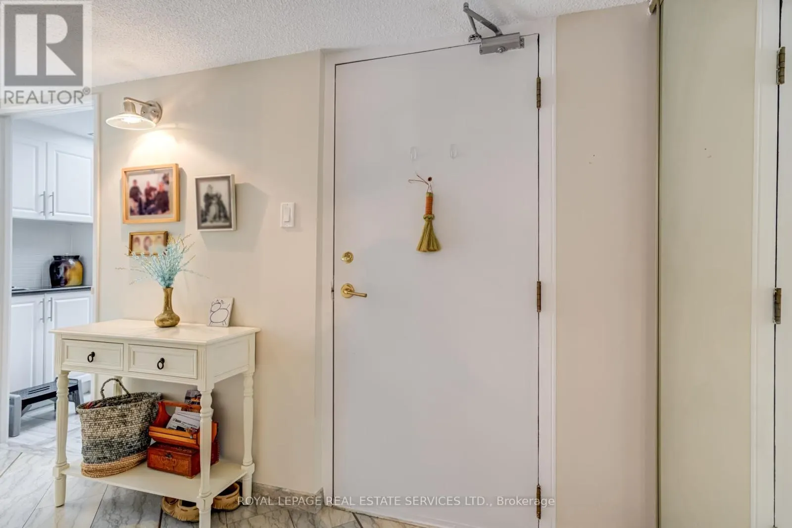 1905 - 2045 LAKE SHORE BOULEVARD W