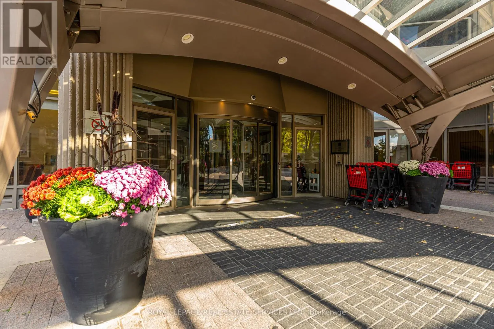 1905 - 2045 LAKE SHORE BOULEVARD W