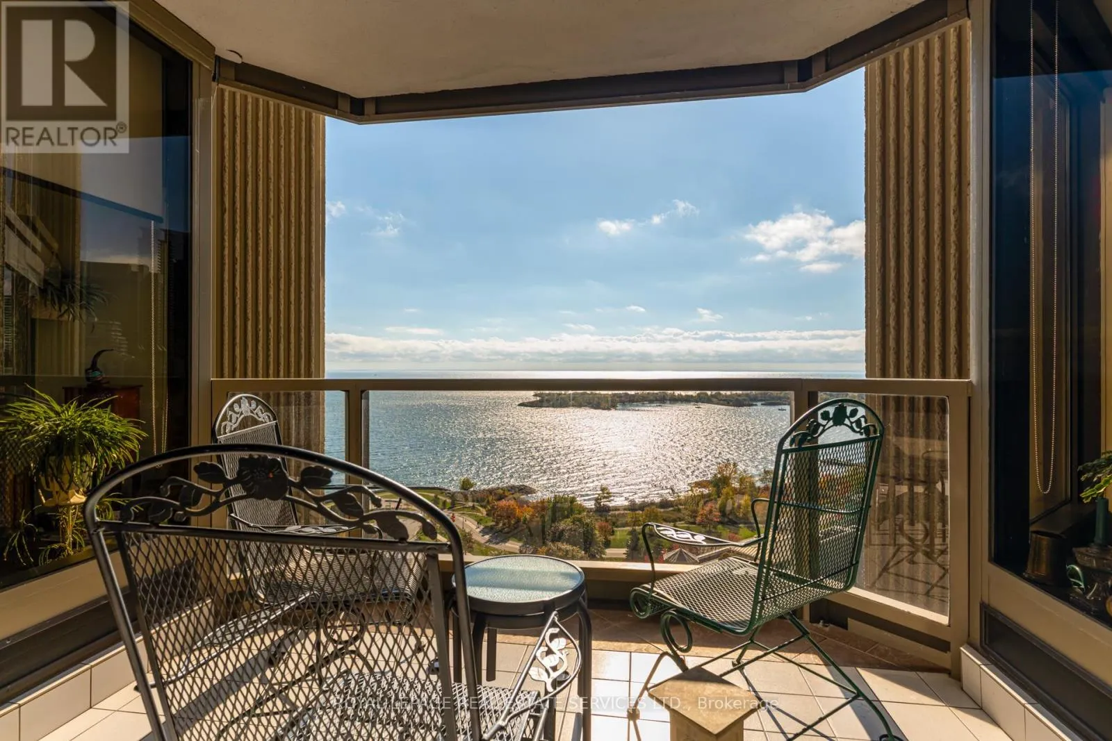 1905 - 2045 LAKE SHORE BOULEVARD W