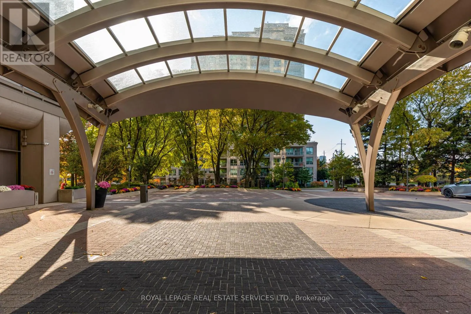 1905 - 2045 LAKE SHORE BOULEVARD W