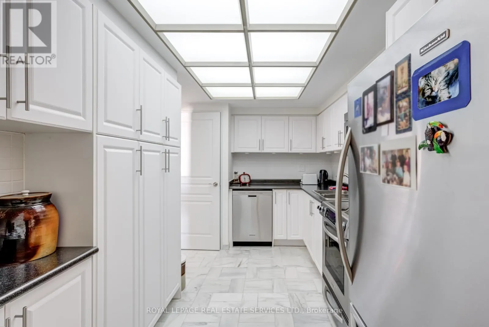 1905 - 2045 LAKE SHORE BOULEVARD W