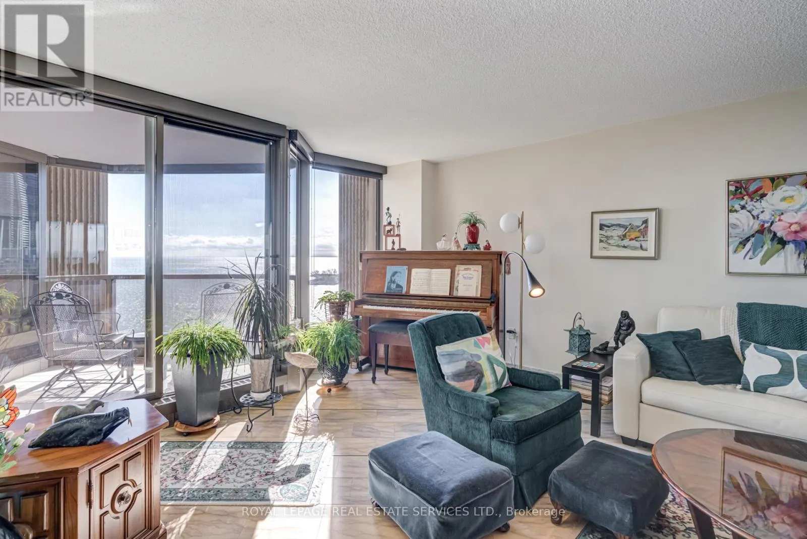 1905 - 2045 LAKE SHORE BOULEVARD W