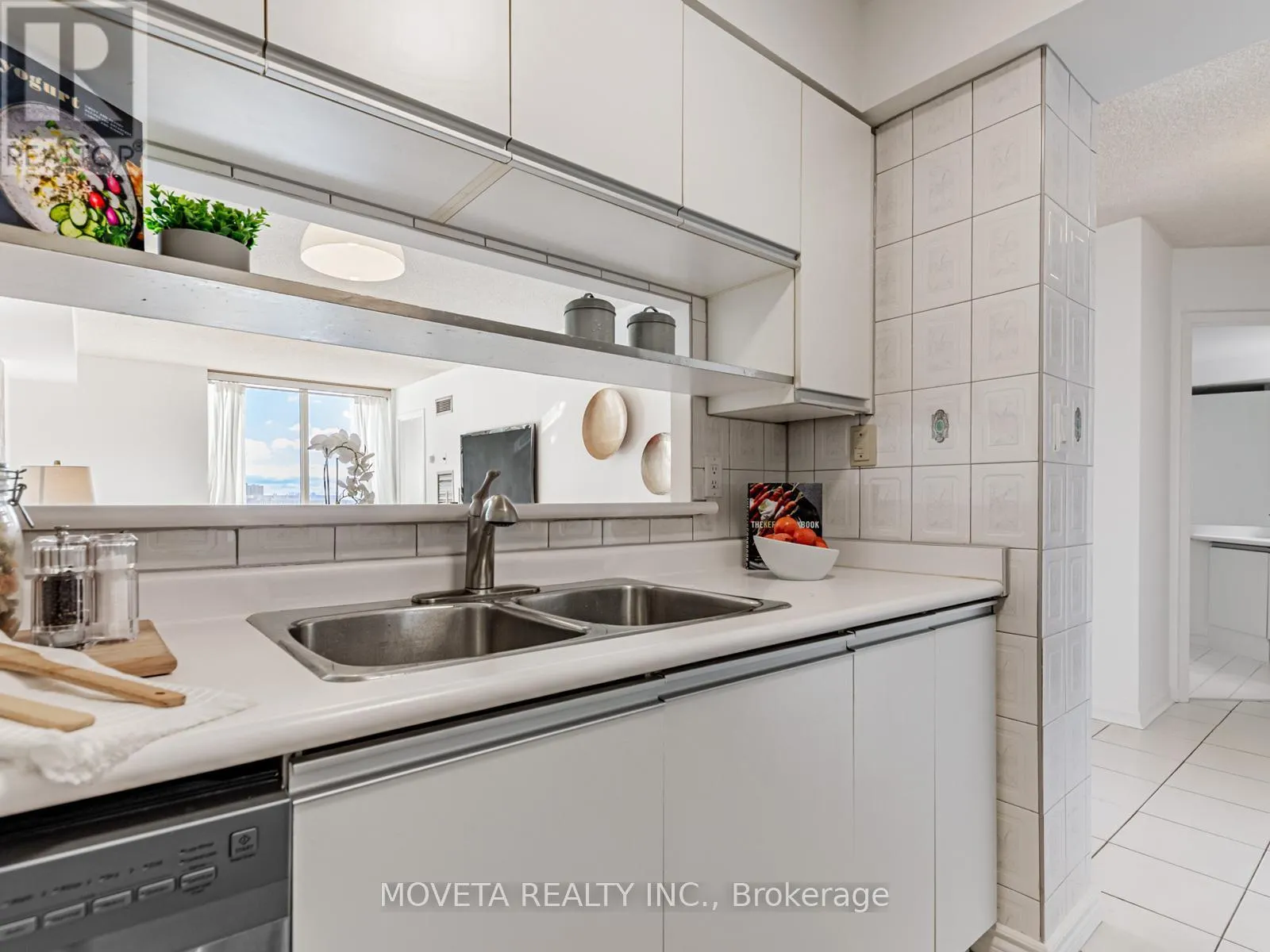 1401 - 3 HICKORY TREE ROAD