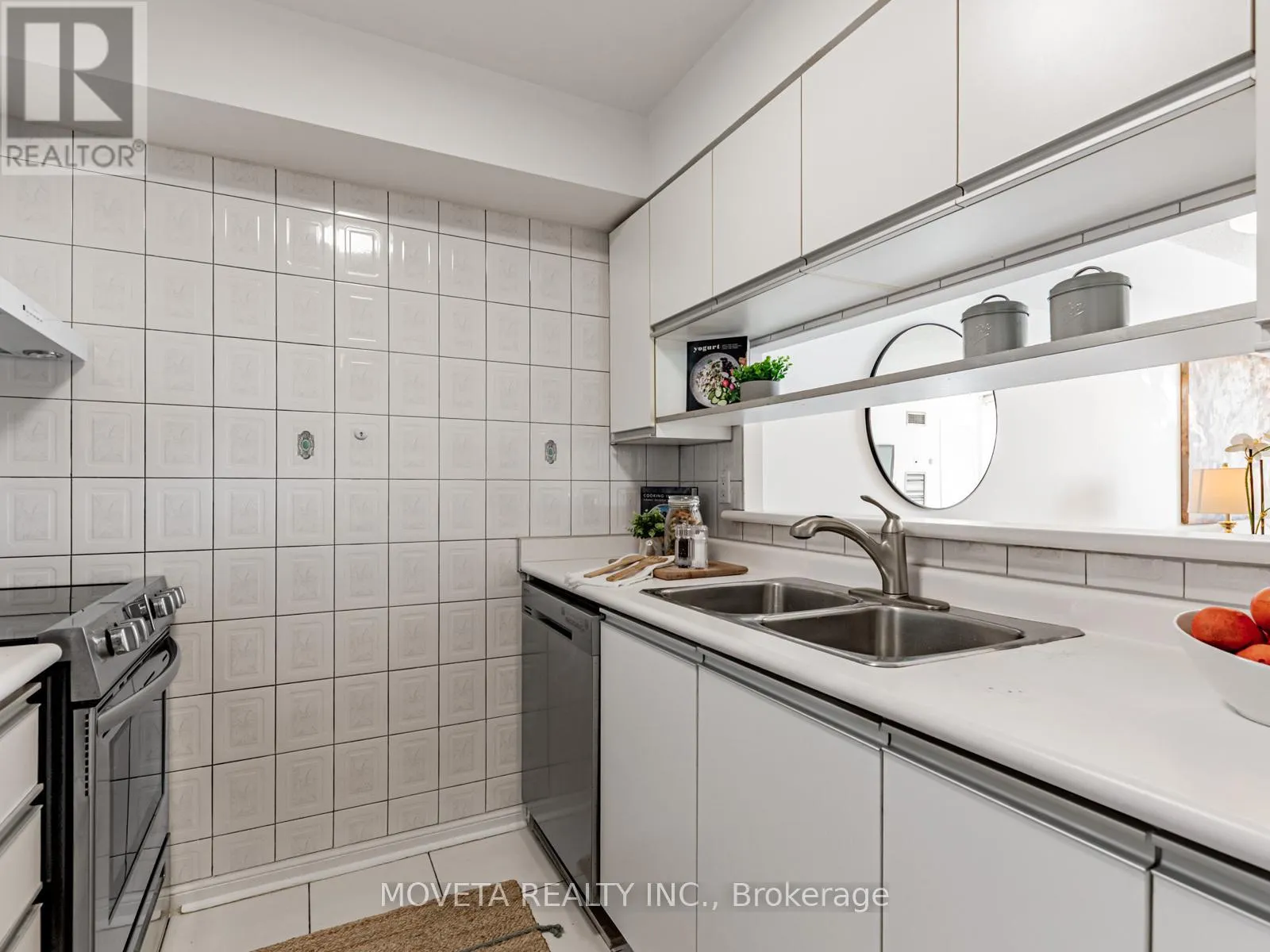 1401 - 3 HICKORY TREE ROAD