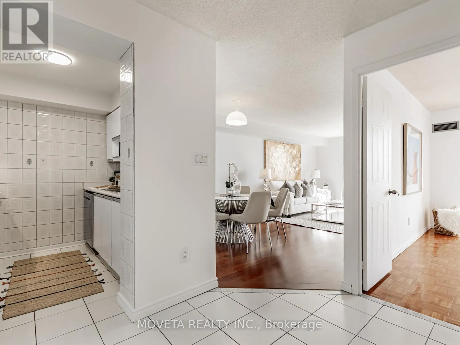 1401 - 3 HICKORY TREE ROAD