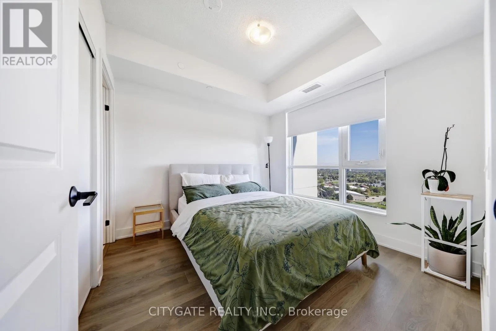 1610 - 202 BURNHAMTHORPE ROAD E