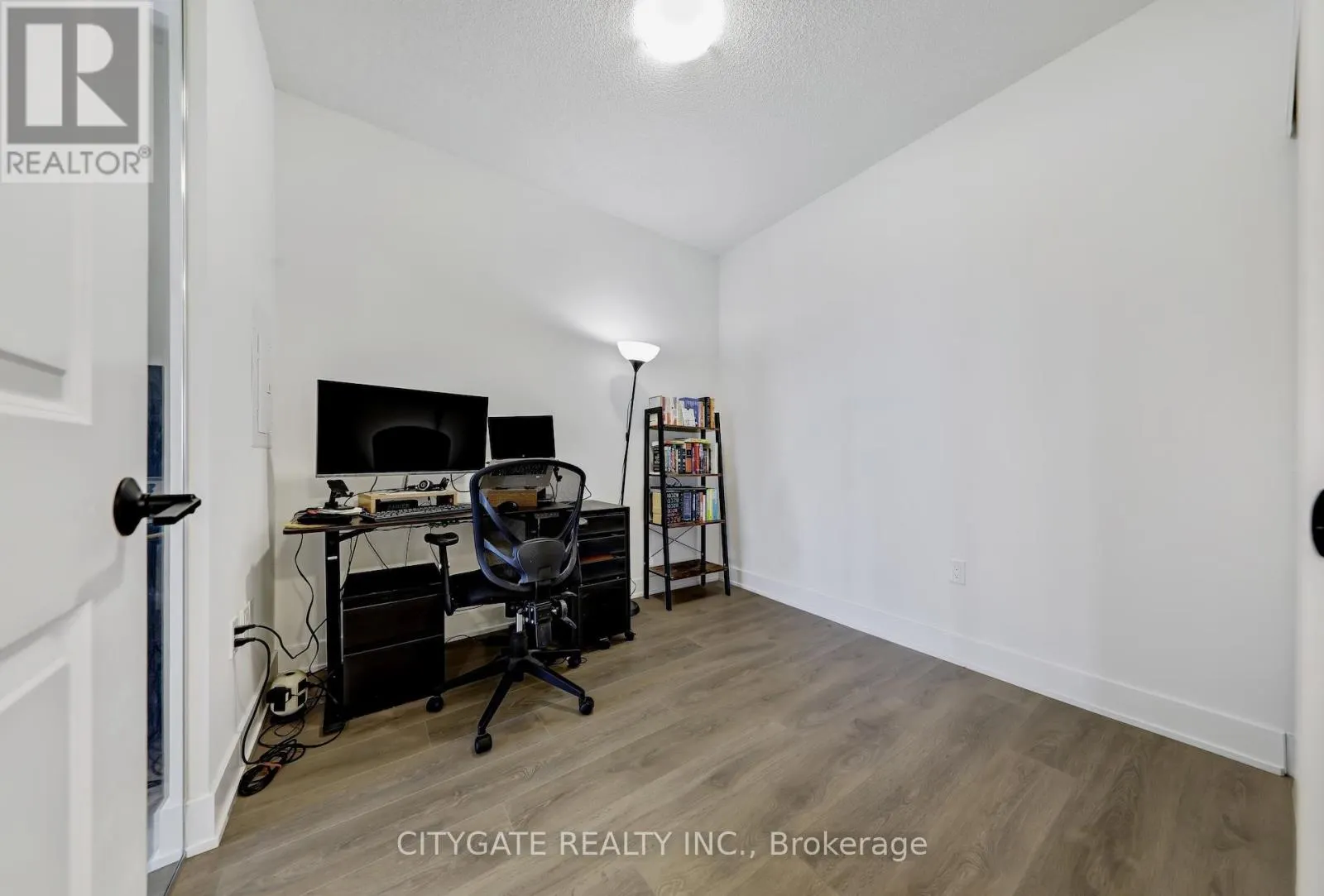 1610 - 202 BURNHAMTHORPE ROAD E