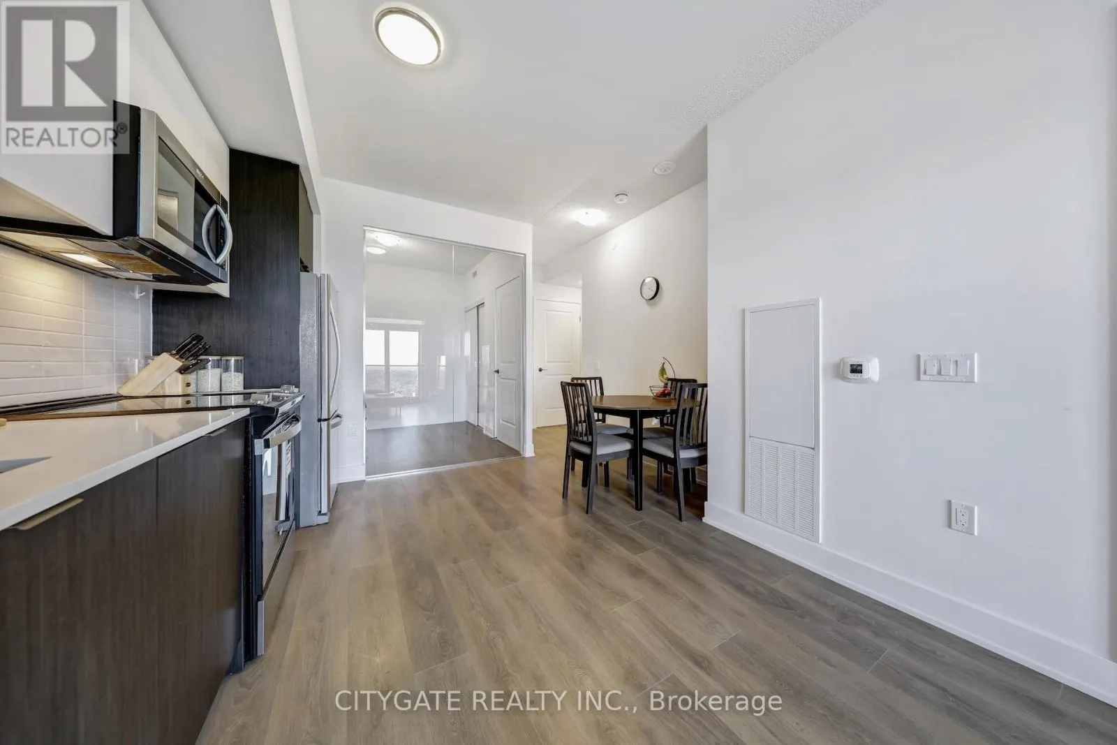 1610 - 202 BURNHAMTHORPE ROAD E