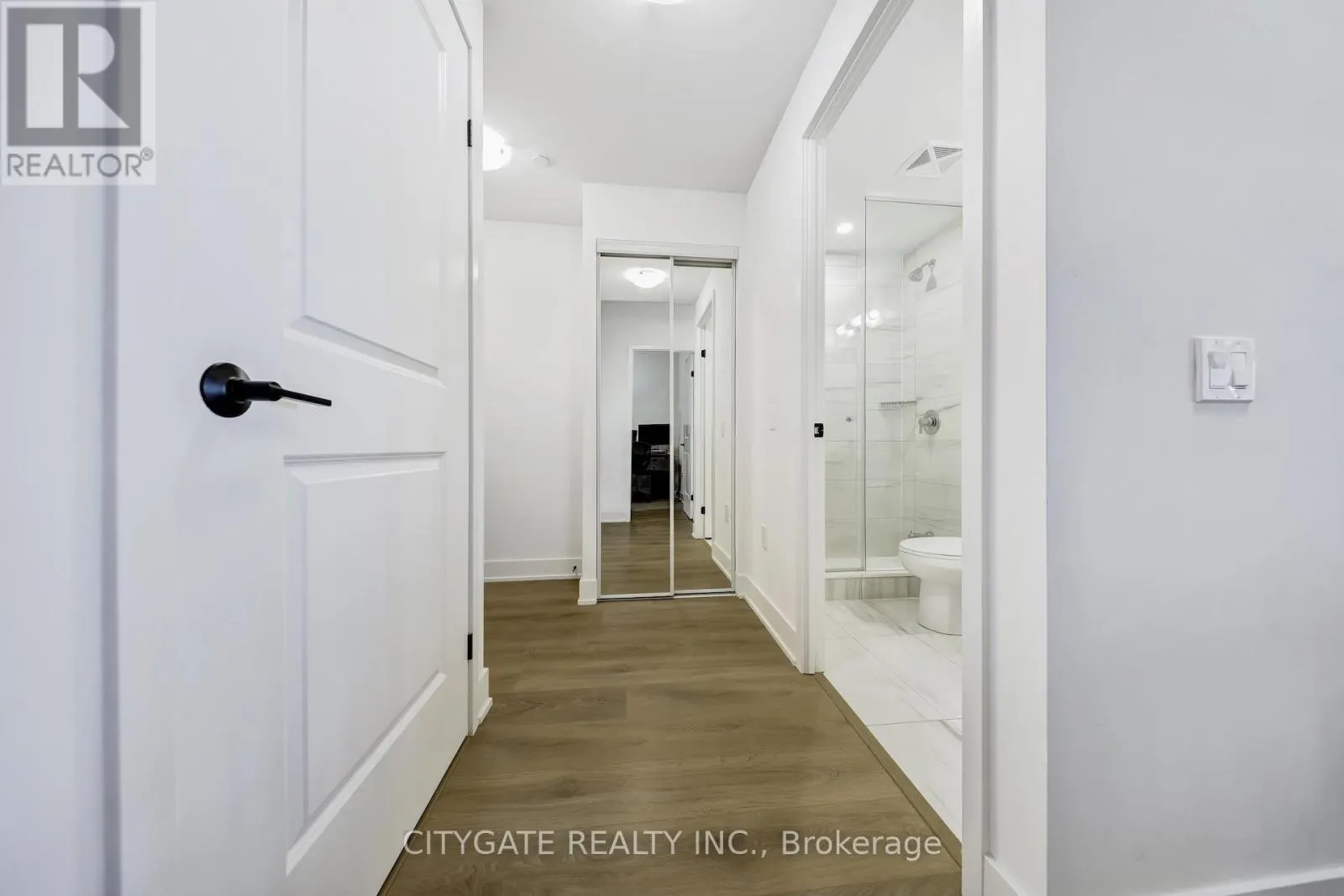 1610 - 202 BURNHAMTHORPE ROAD E