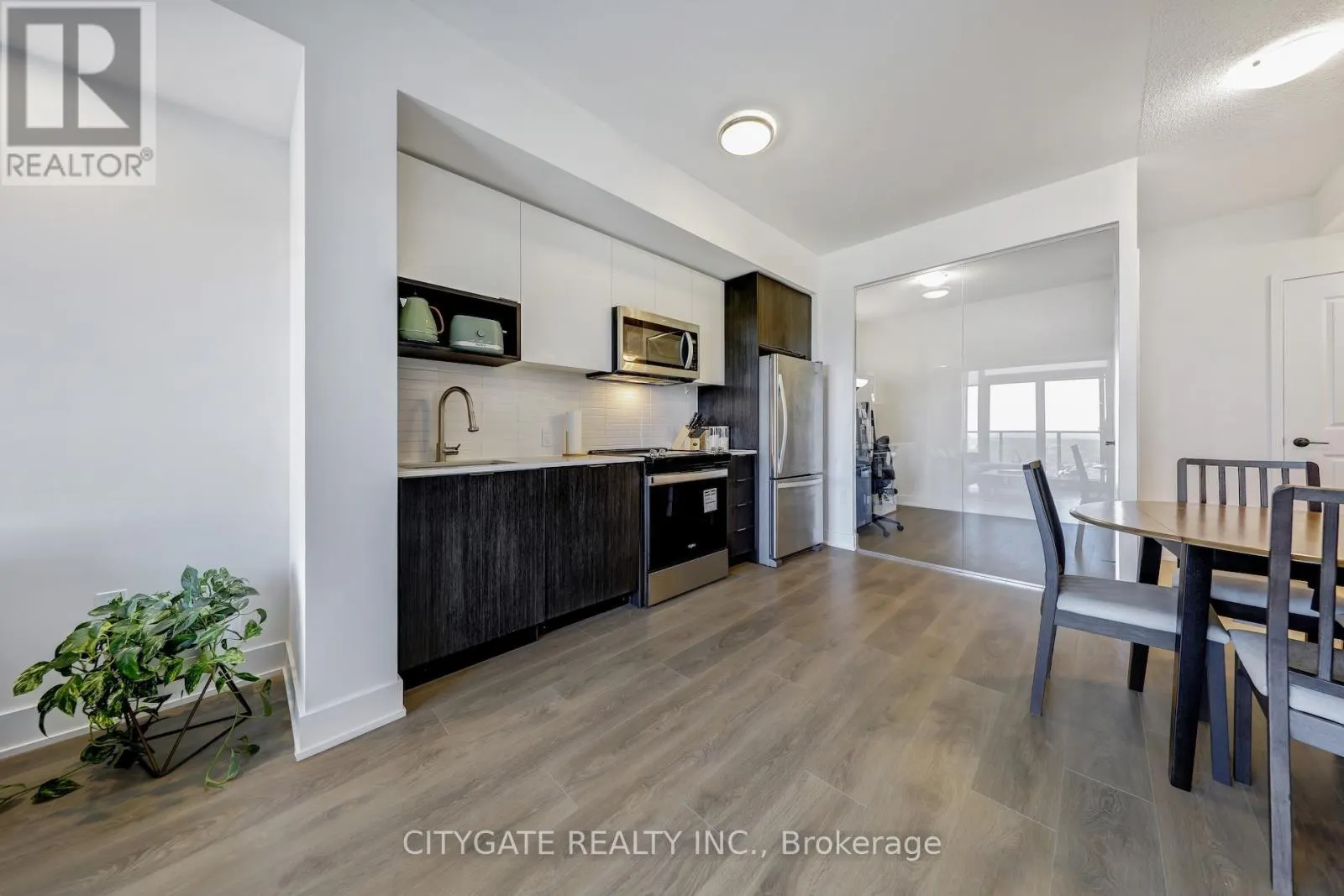 1610 - 202 BURNHAMTHORPE ROAD E