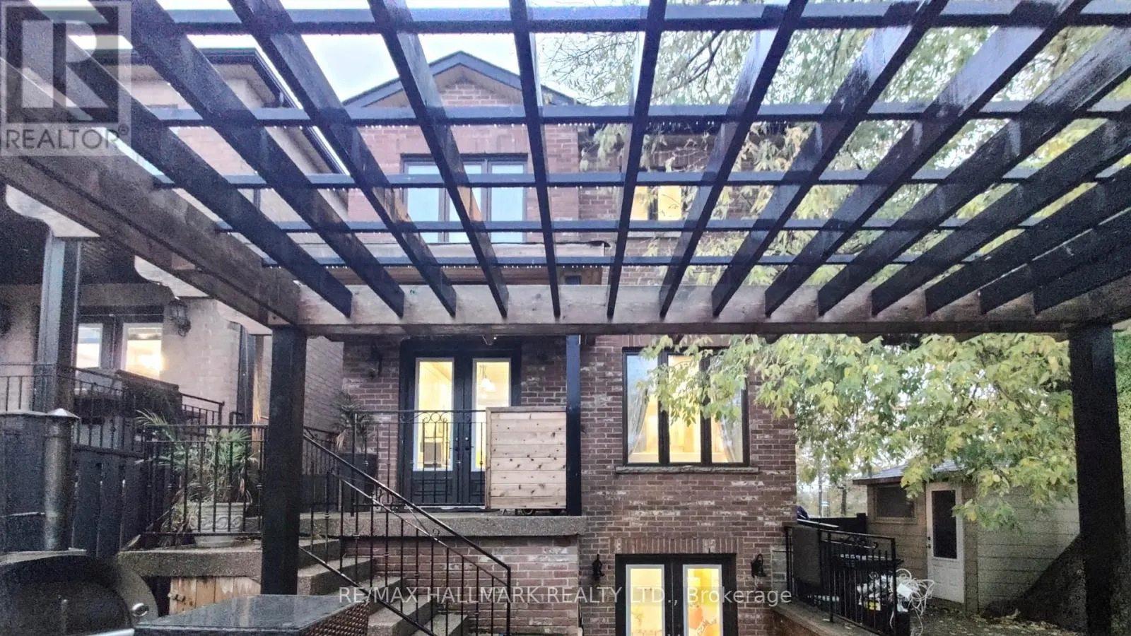 204 MAPLE LEAF DRIVE