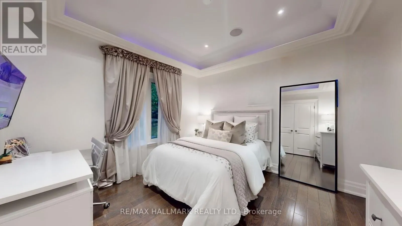 204 MAPLE LEAF DRIVE