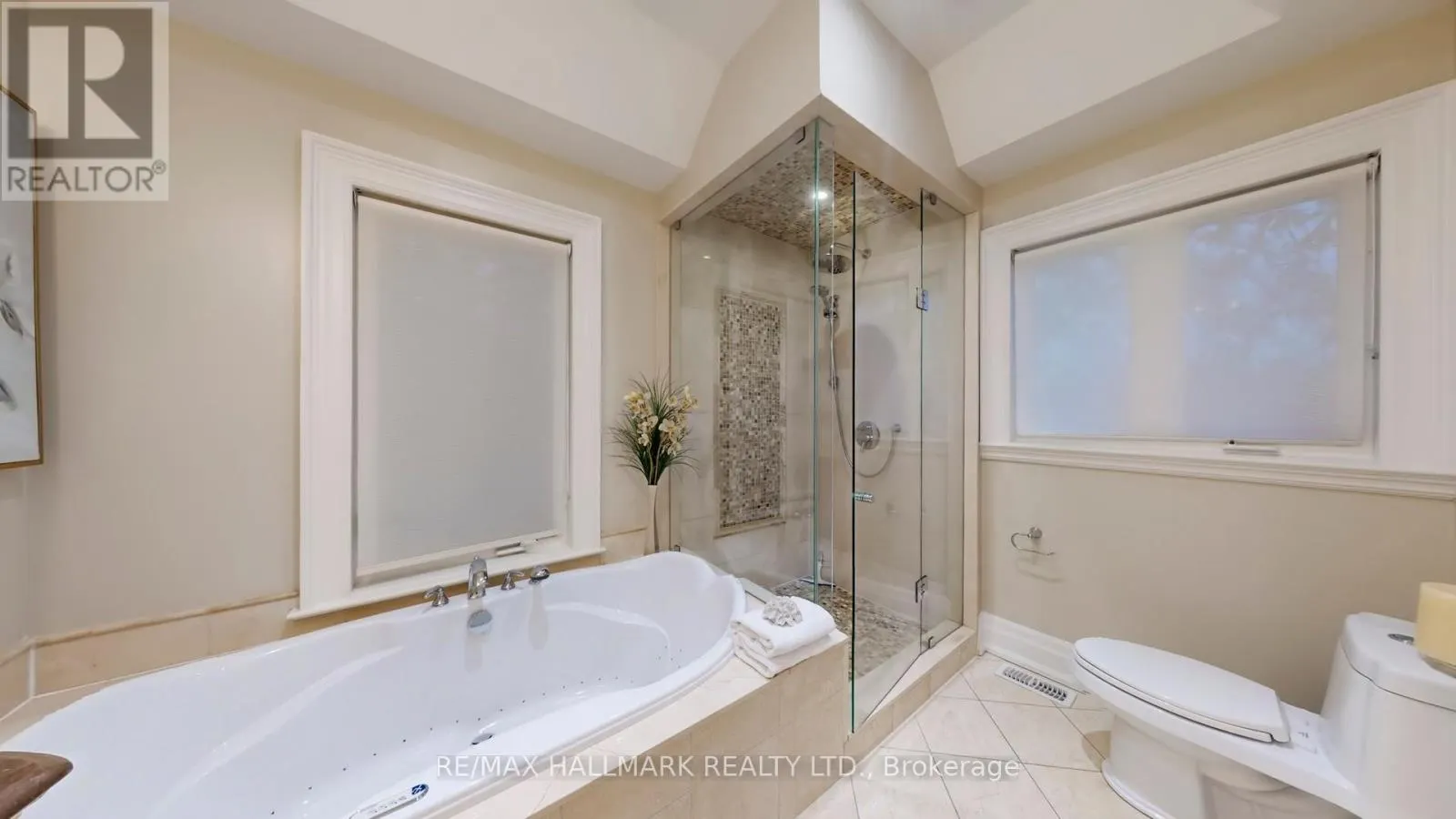 204 MAPLE LEAF DRIVE