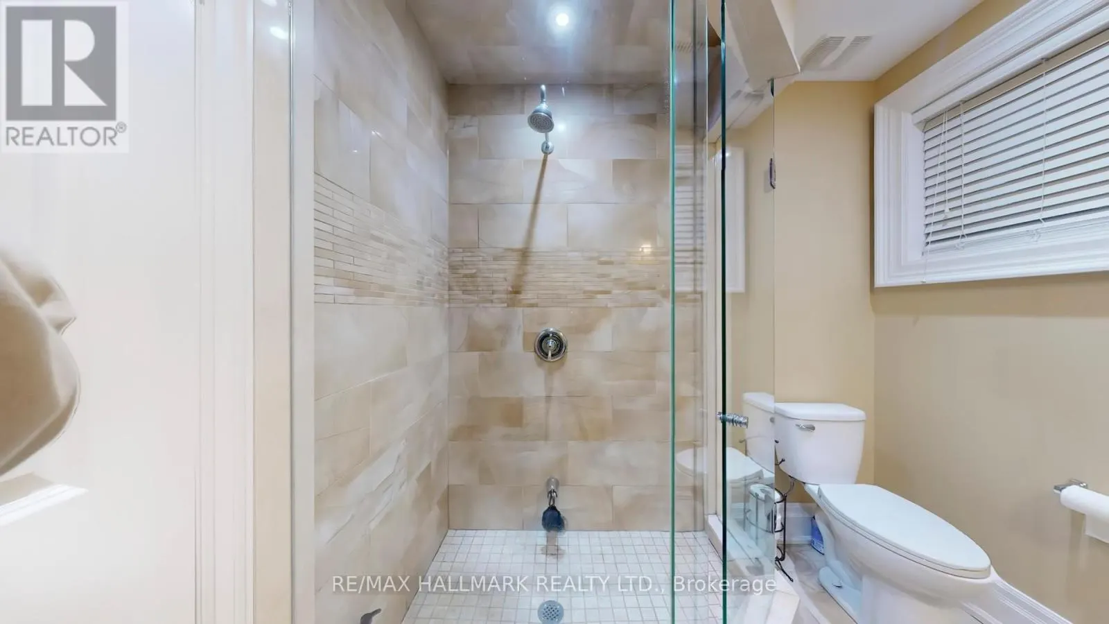 204 MAPLE LEAF DRIVE