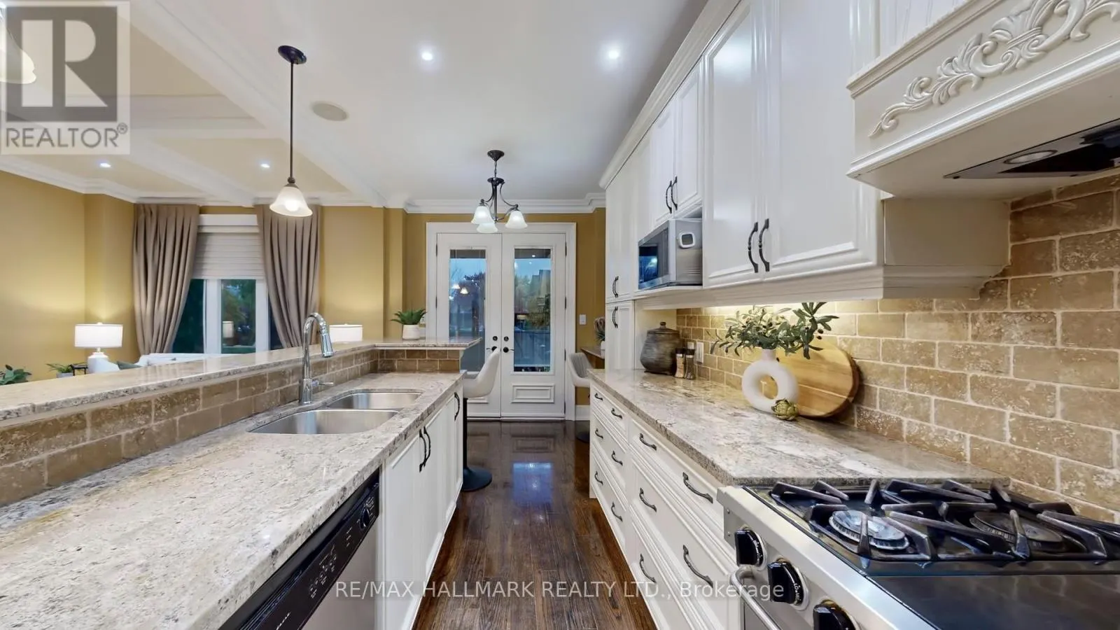 204 MAPLE LEAF DRIVE