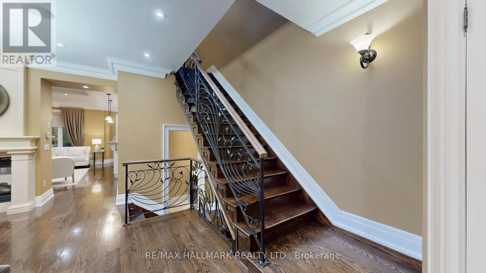 204 MAPLE LEAF DRIVE