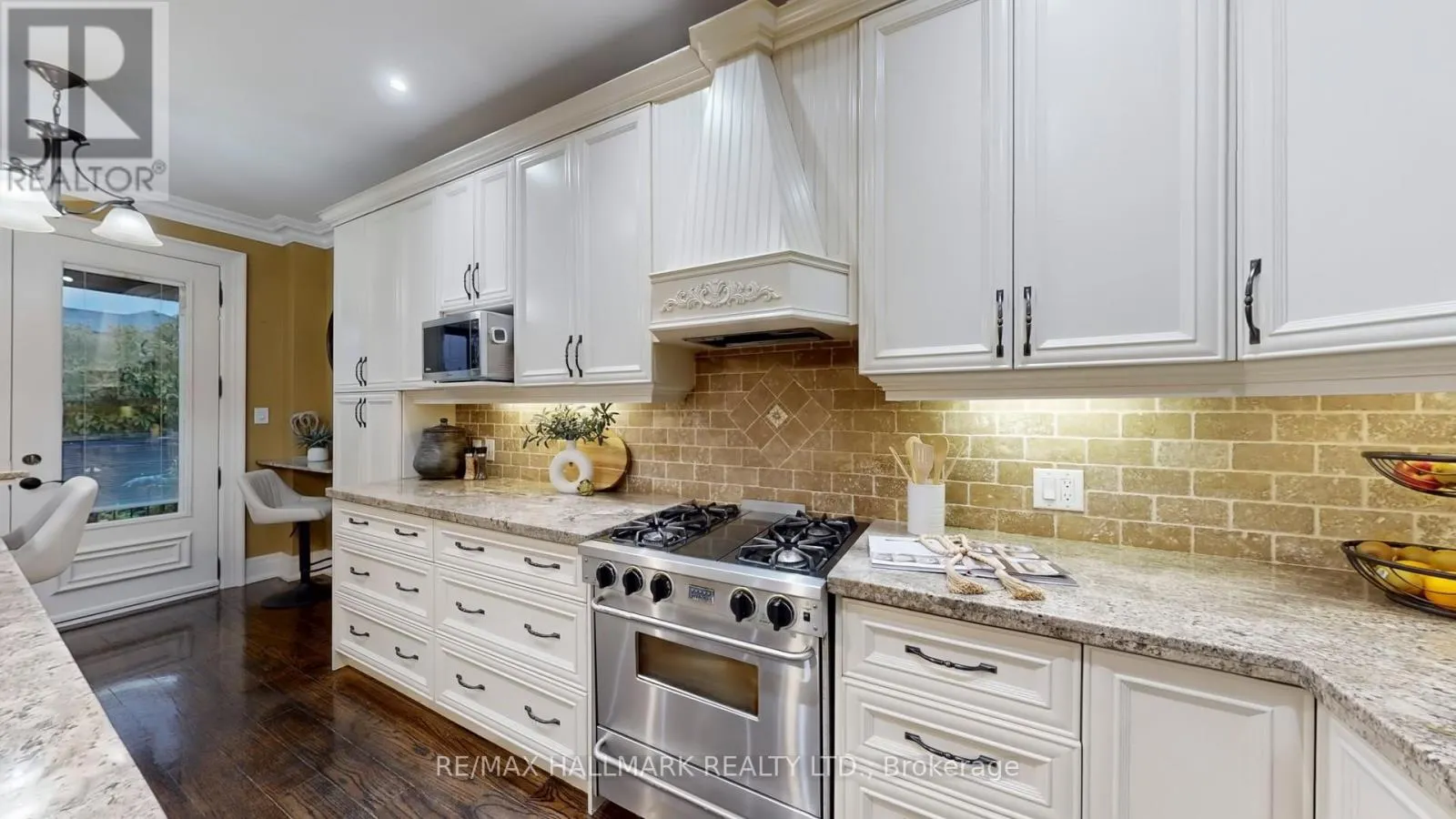 204 MAPLE LEAF DRIVE