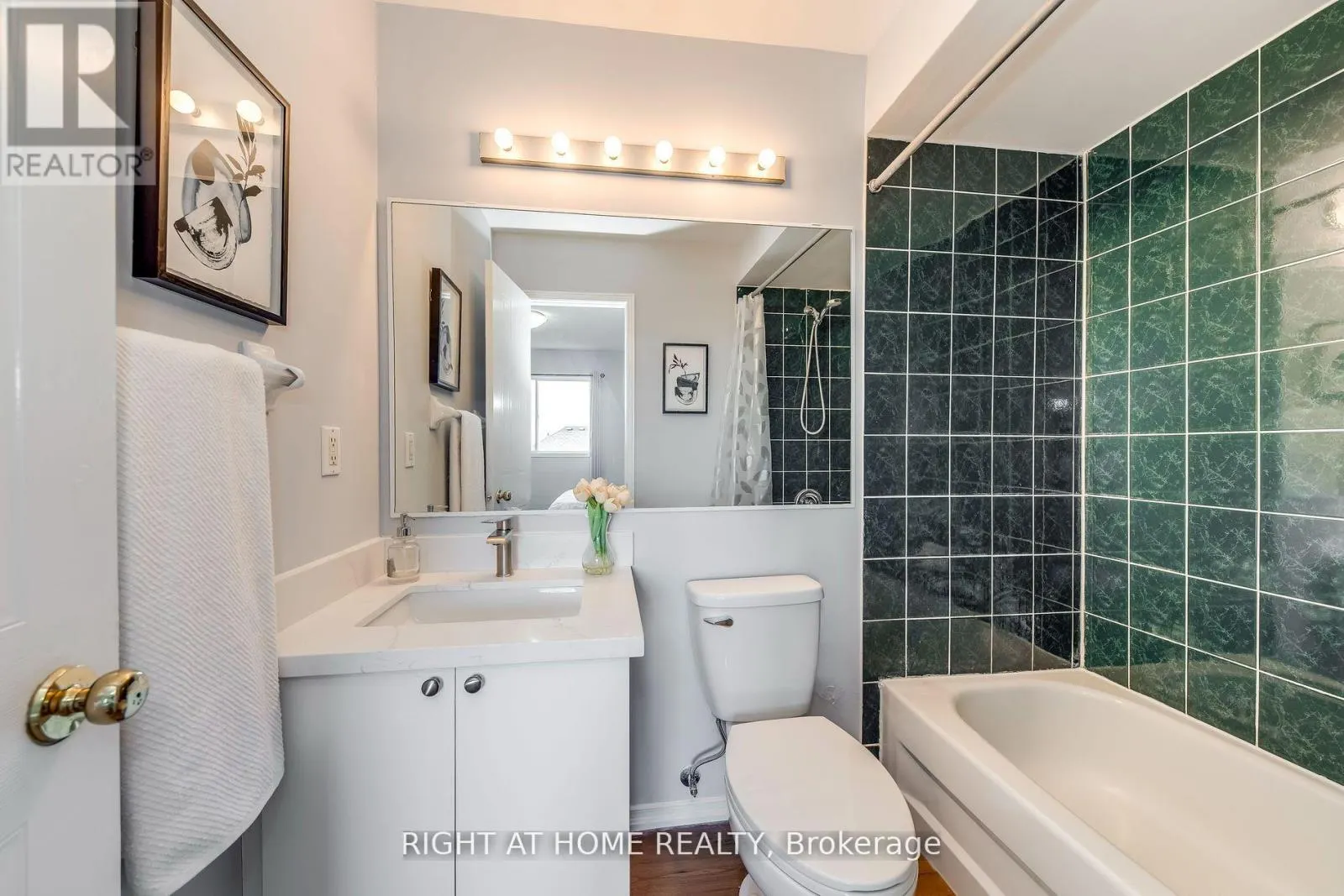 104 - 2945 THOMAS STREET