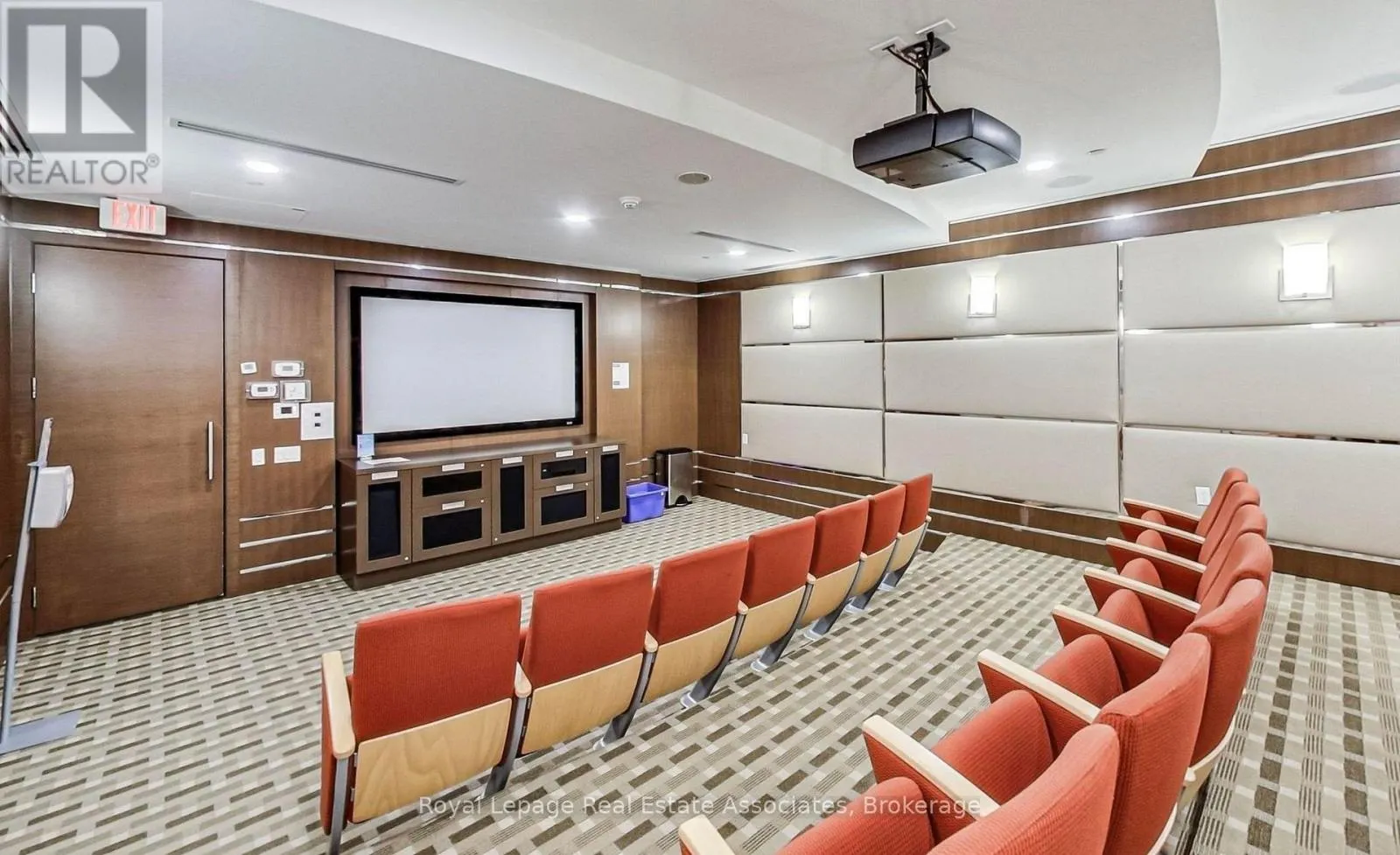 2208 - 15 VIKING LANE