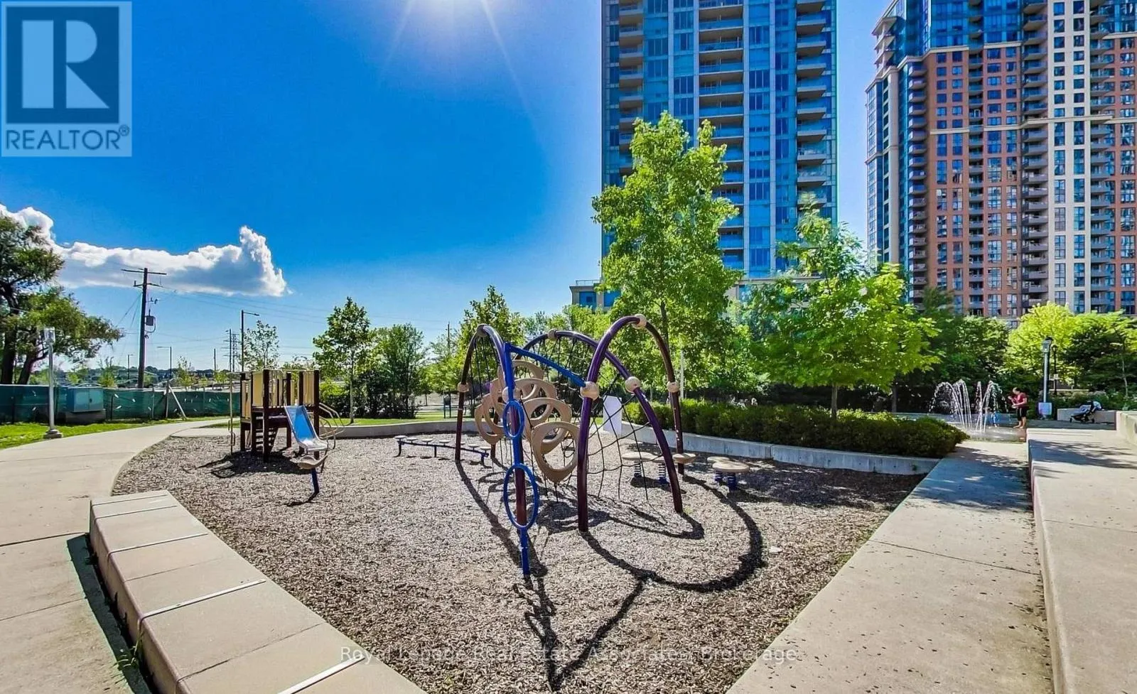 2208 - 15 VIKING LANE