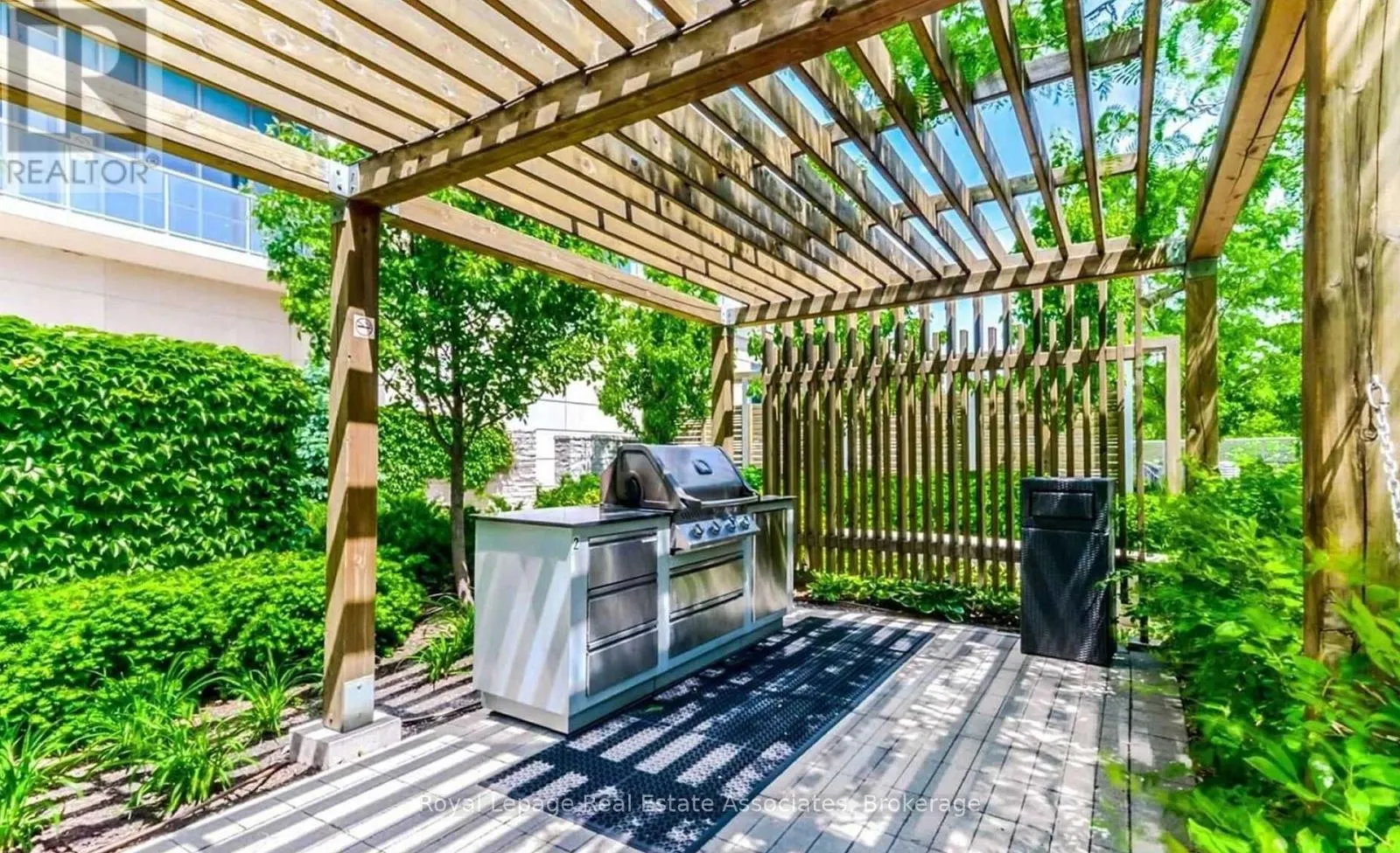 2208 - 15 VIKING LANE