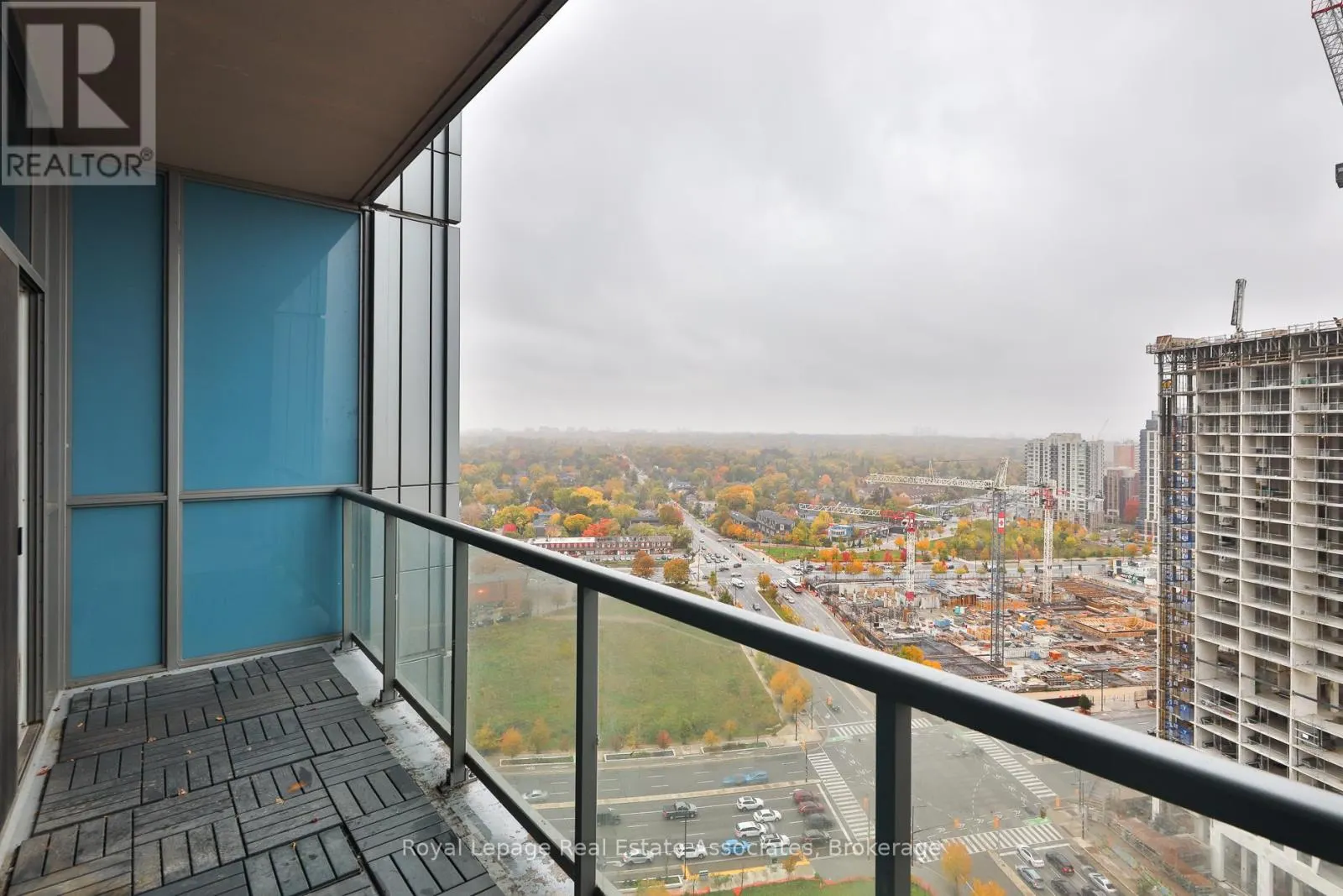 2208 - 15 VIKING LANE