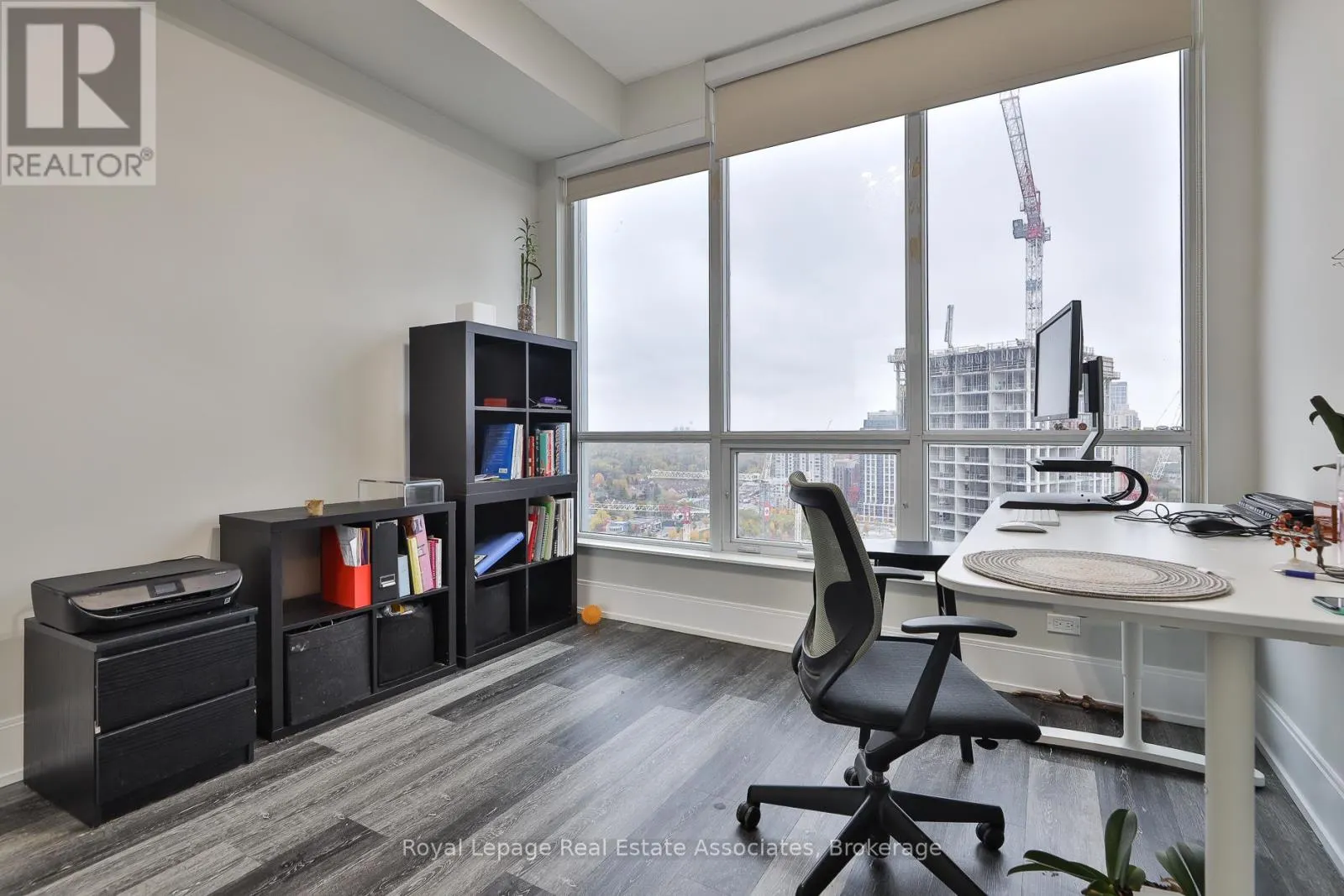 2208 - 15 VIKING LANE