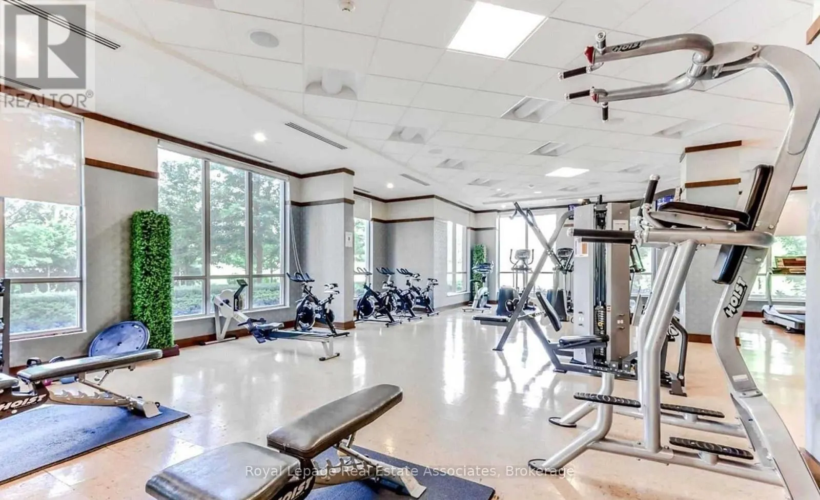 2208 - 15 VIKING LANE