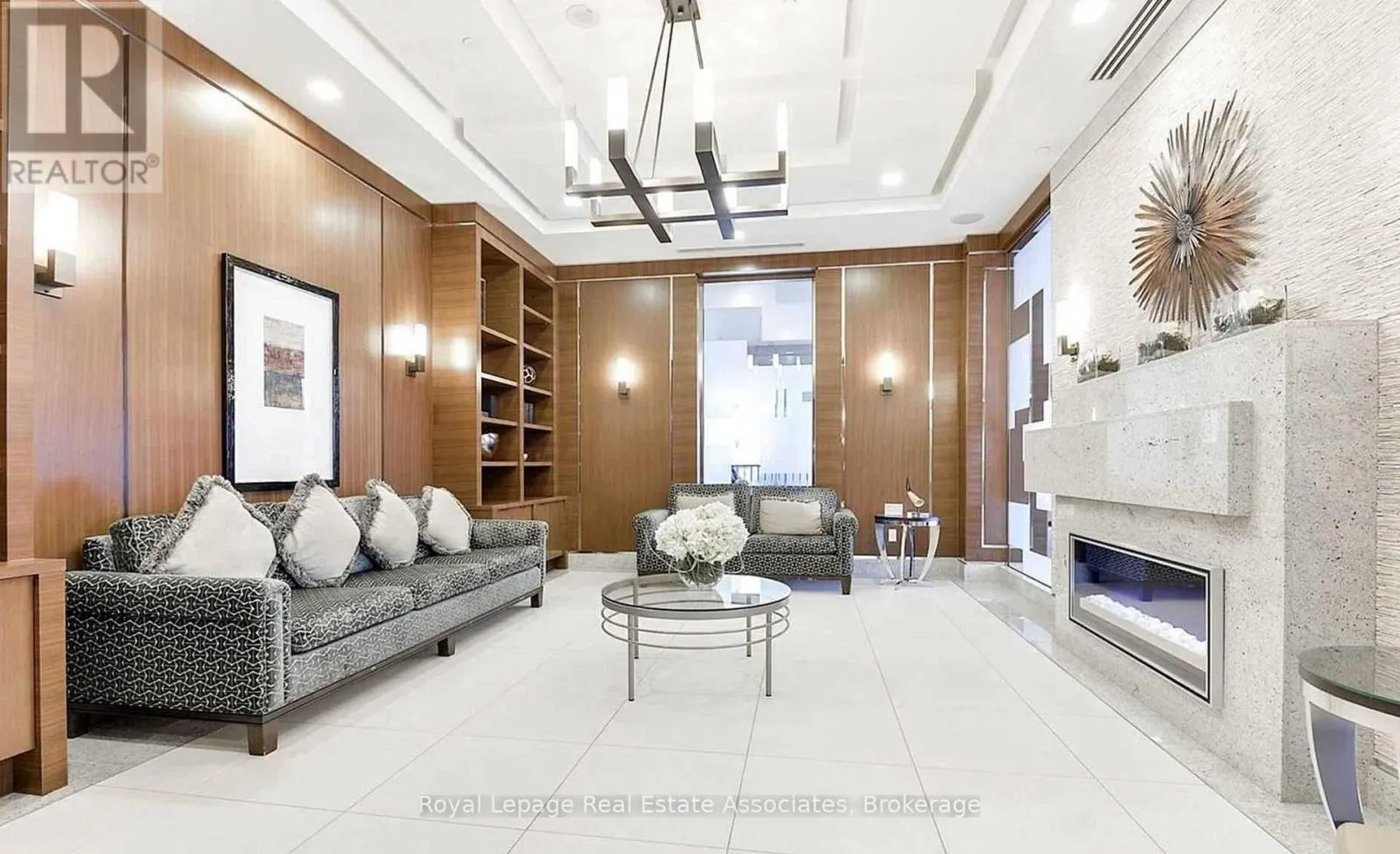 2208 - 15 VIKING LANE