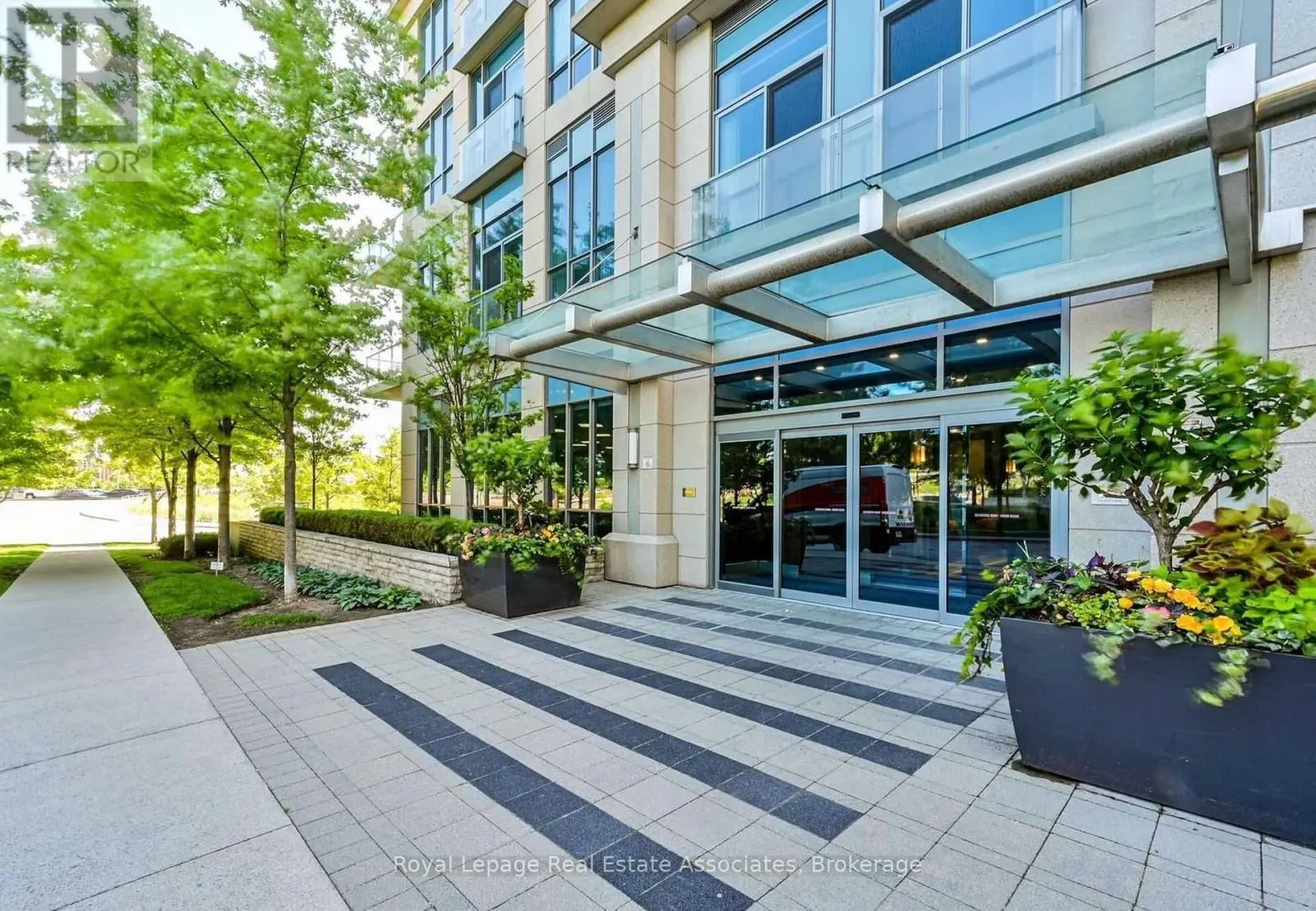 2208 - 15 VIKING LANE