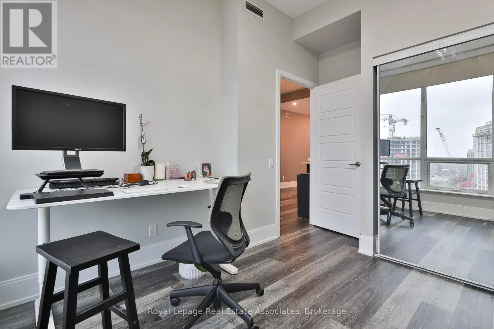 2208 - 15 VIKING LANE