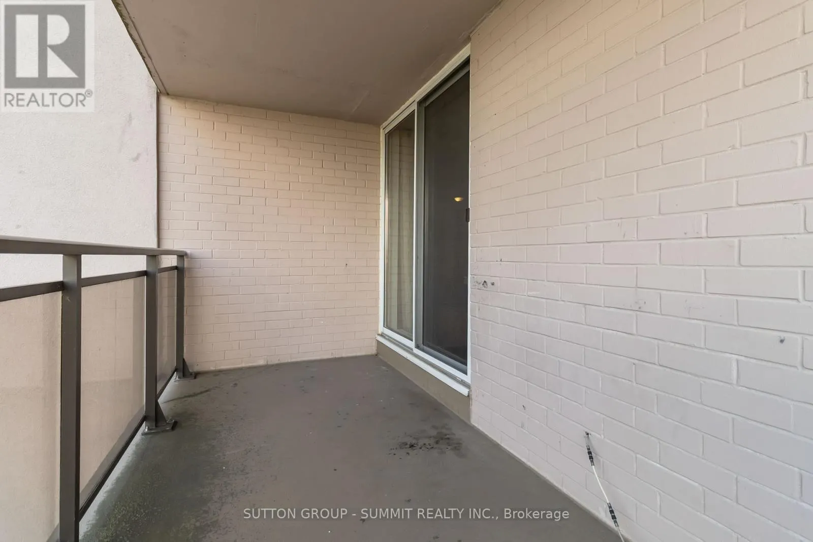 1501 - 975 WARWICK COURT