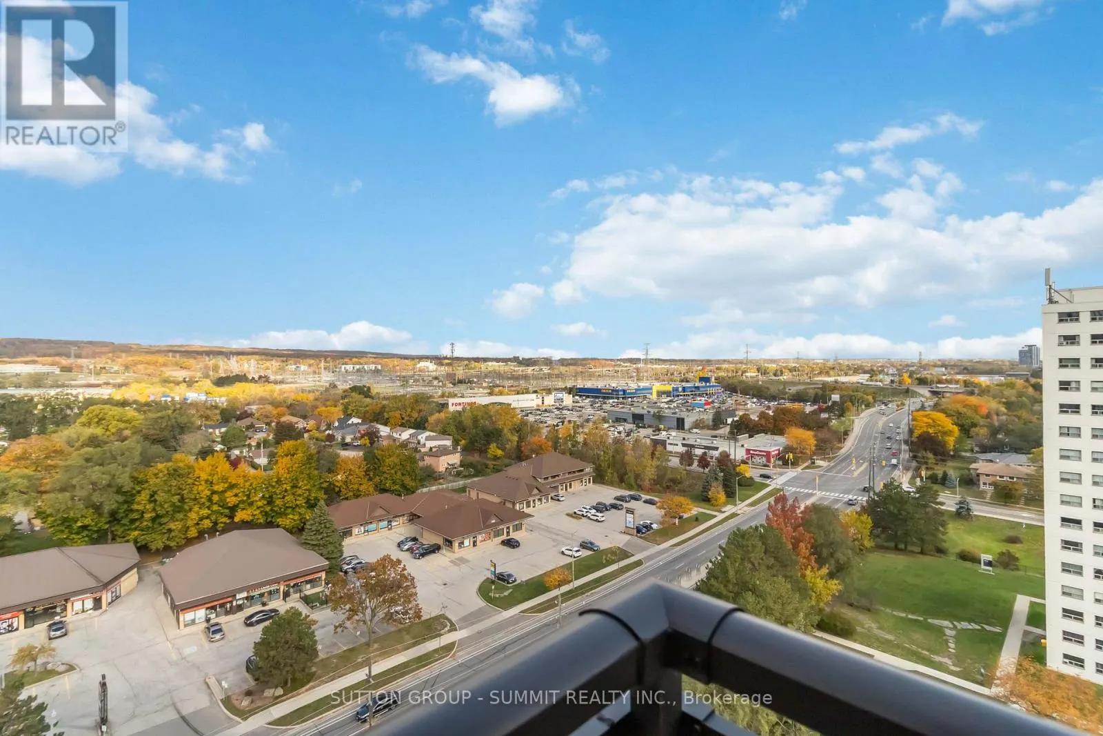 1501 - 975 WARWICK COURT