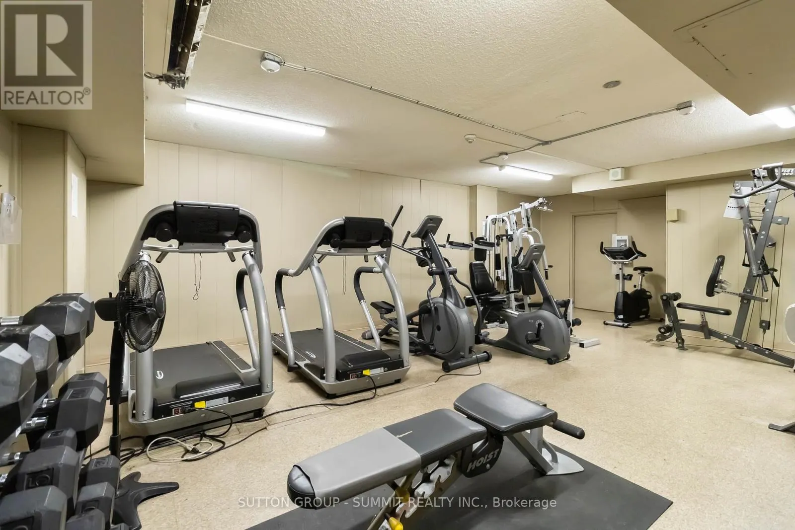 1501 - 975 WARWICK COURT