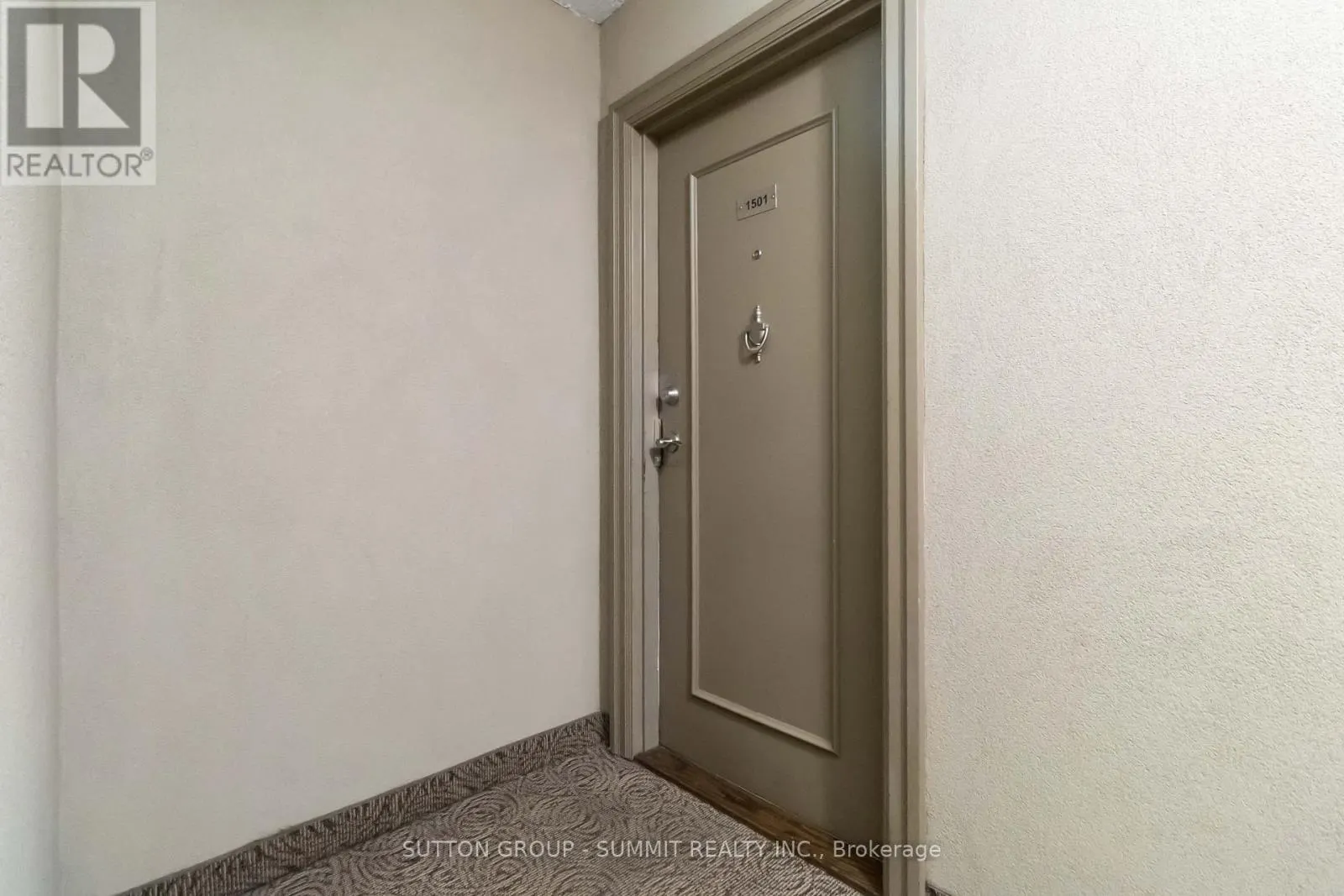 1501 - 975 WARWICK COURT